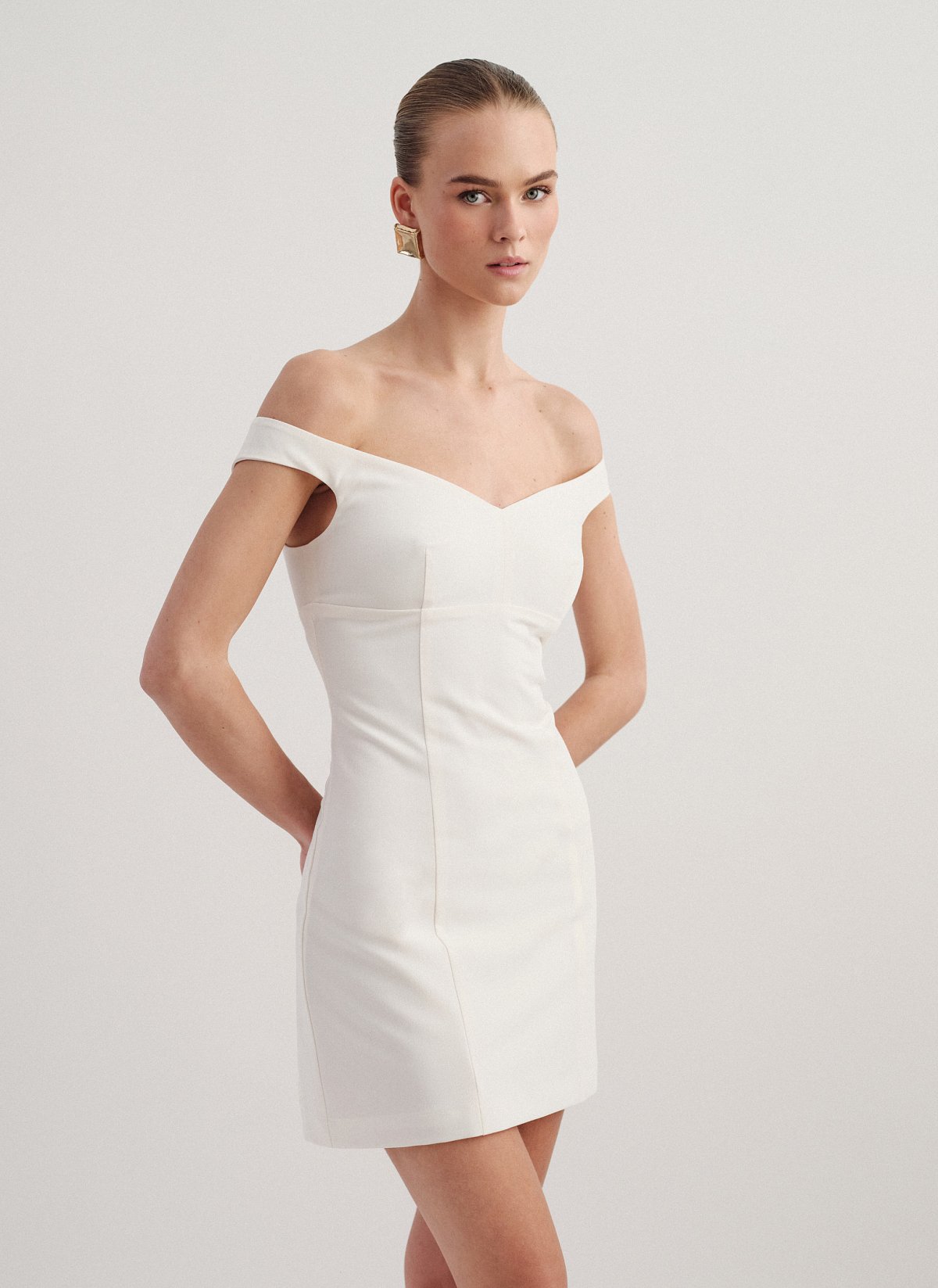 Γυναικείο υφασμάτινο off-shoulder μίνι φόρεμα