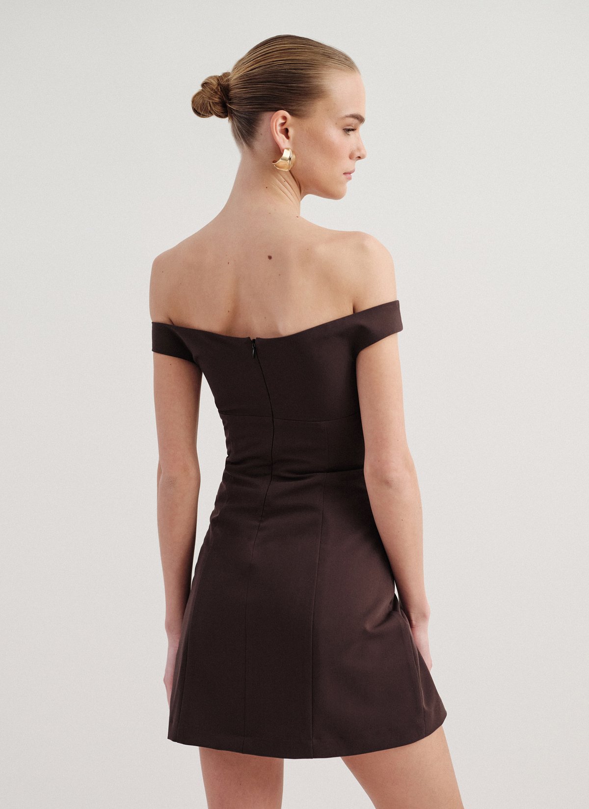 Γυναικείο υφασμάτινο off-shoulder μίνι φόρεμα