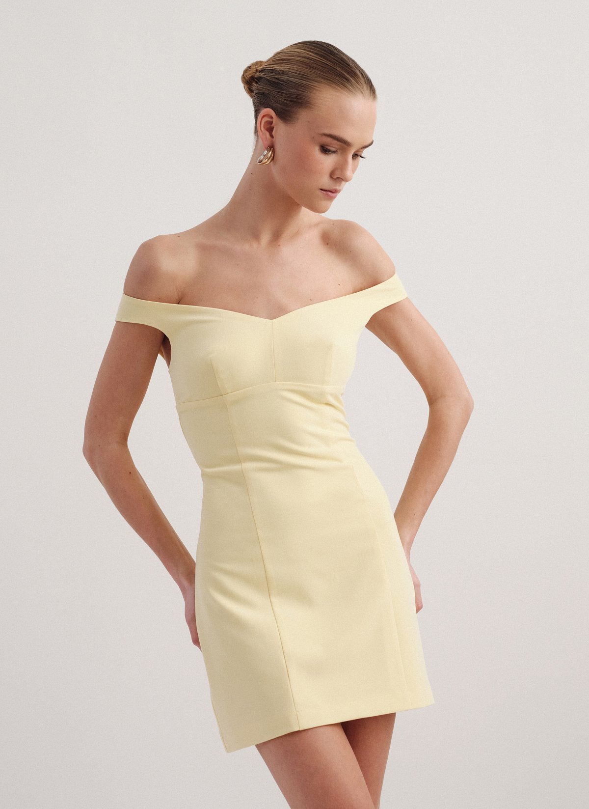 Γυναικείο υφασμάτινο off-shoulder μίνι φόρεμα