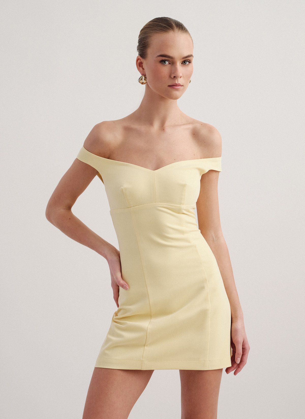 Γυναικείο υφασμάτινο off-shoulder μίνι φόρεμα