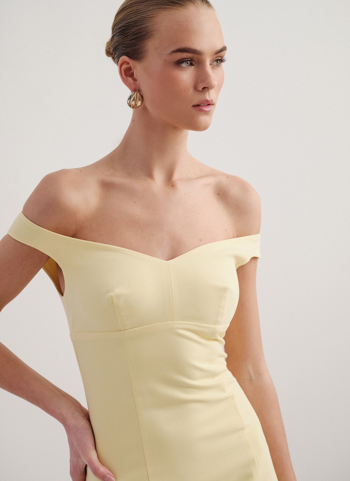 Γυναικείο υφασμάτινο off-shoulder μίνι φόρεμα