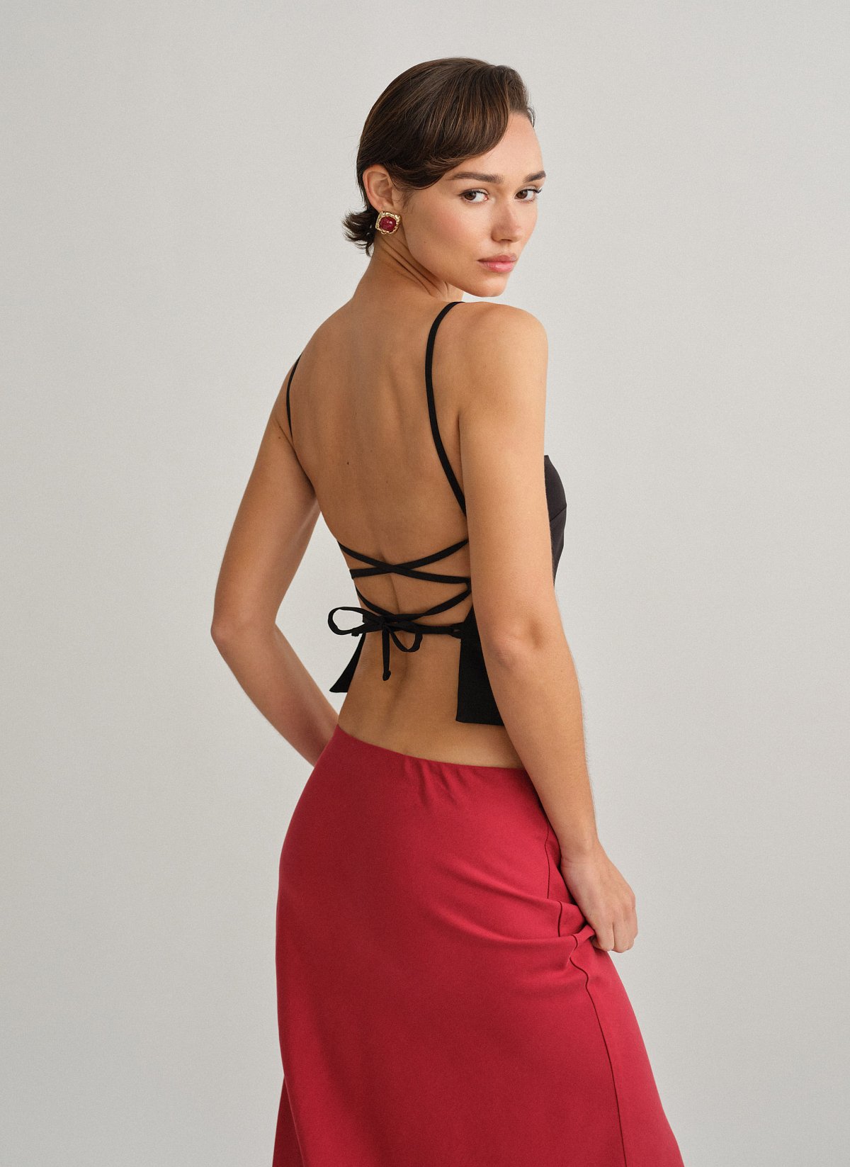 Γυναικείο υφασμάτινο τοπ με χιαστί πλάτη