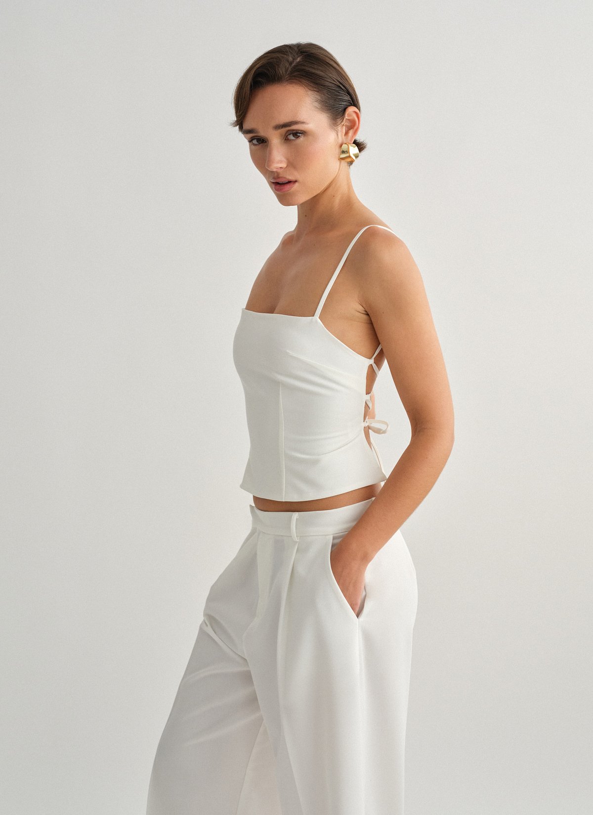 Γυναικείο υφασμάτινο τοπ με χιαστί πλάτη