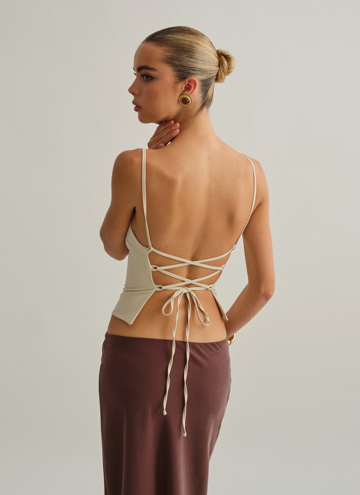 Γυναικείο υφασμάτινο τοπ με χιαστί πλάτη