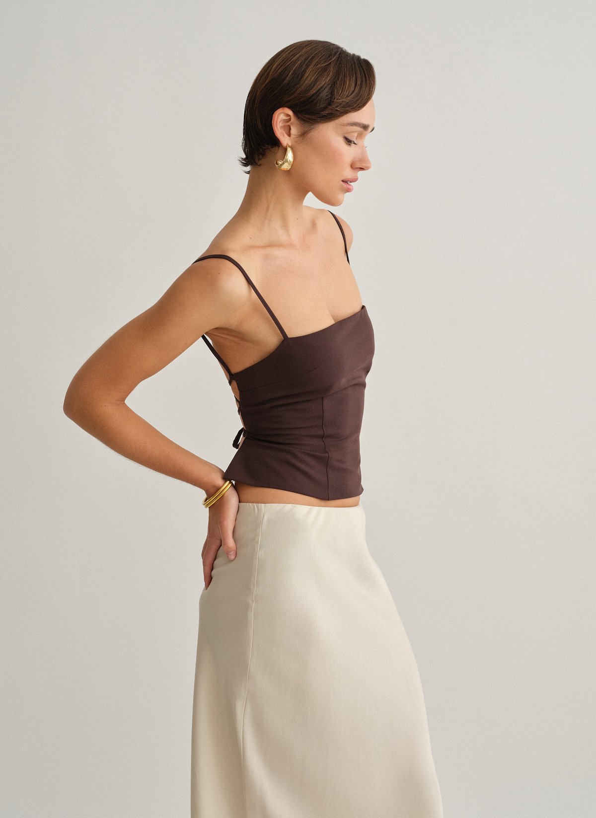 Γυναικείο υφασμάτινο τοπ με χιαστί πλάτη