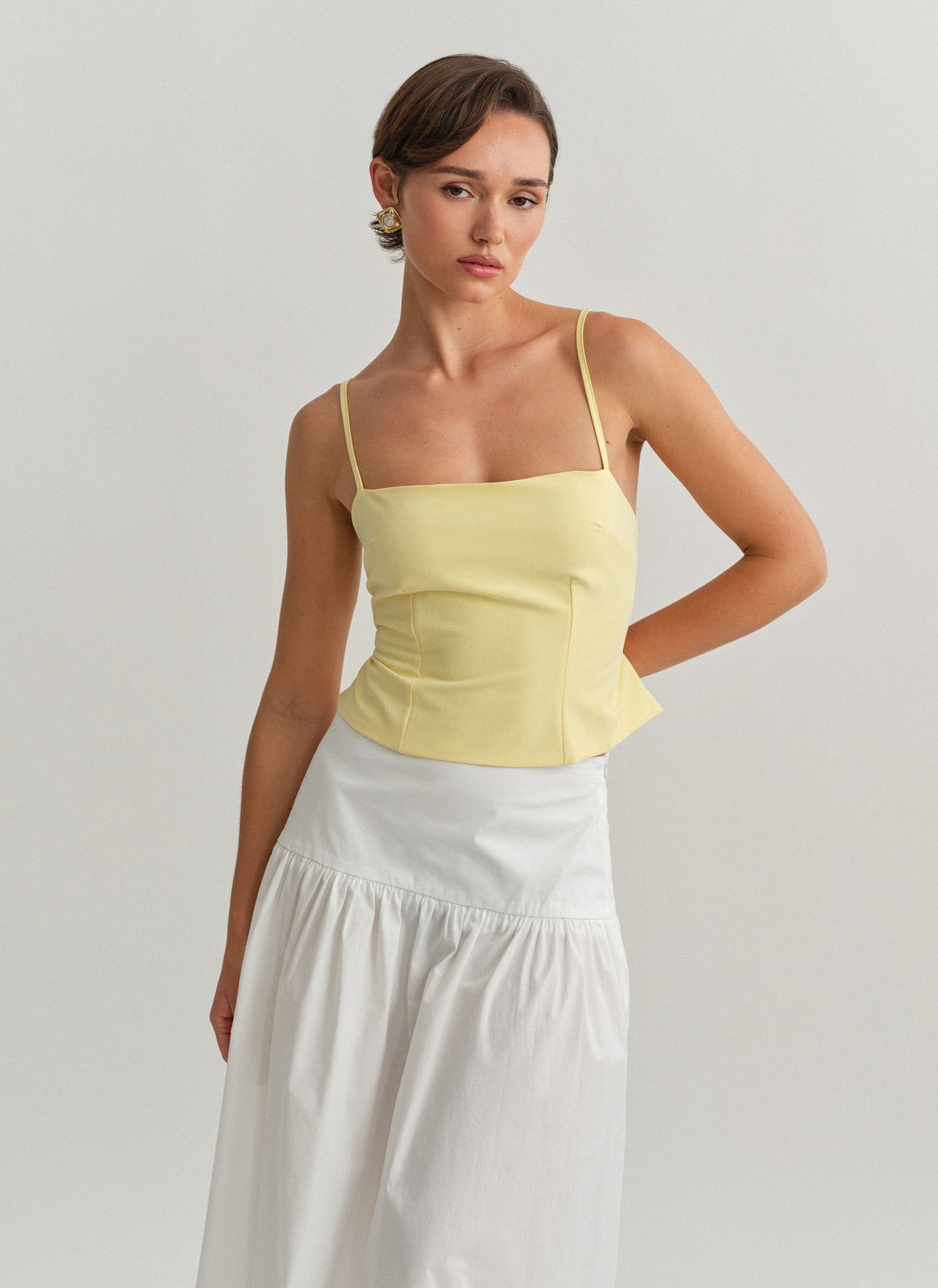 Γυναικείο υφασμάτινο τοπ με χιαστί πλάτη