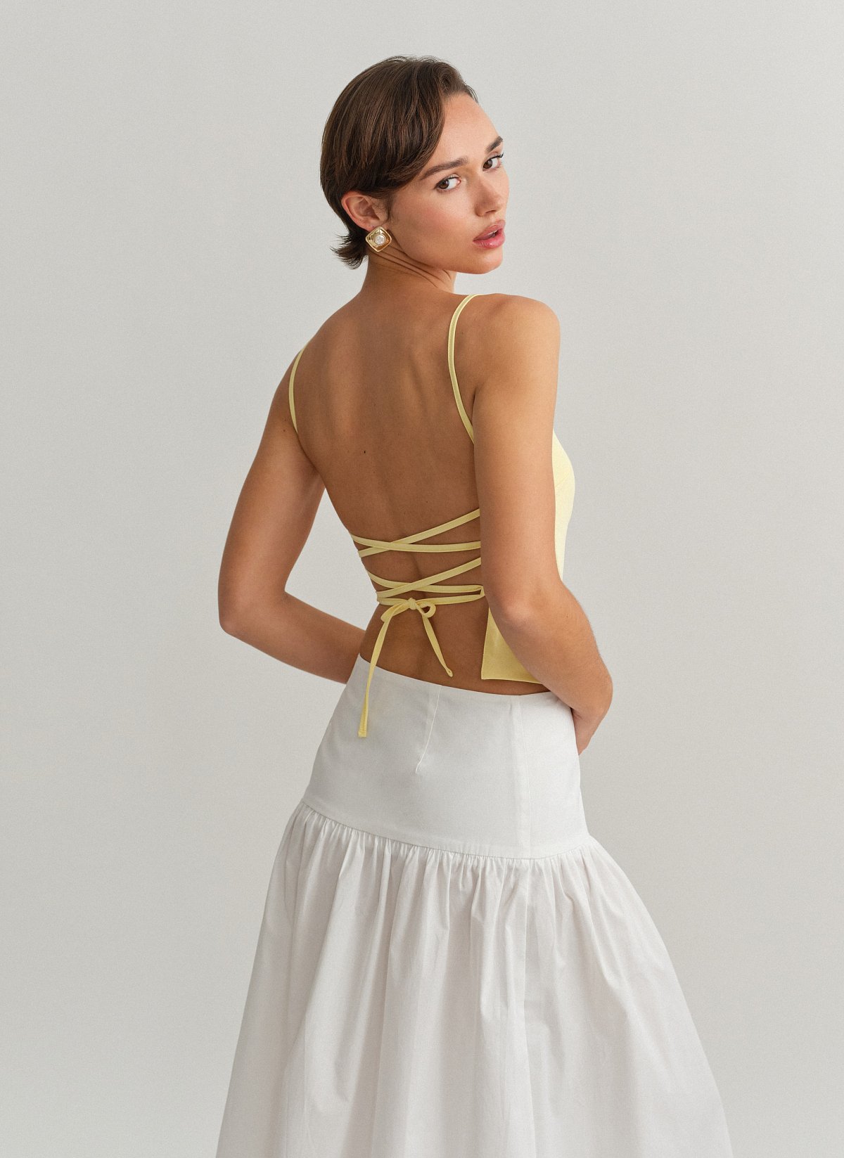 Γυναικείο υφασμάτινο τοπ με χιαστί πλάτη