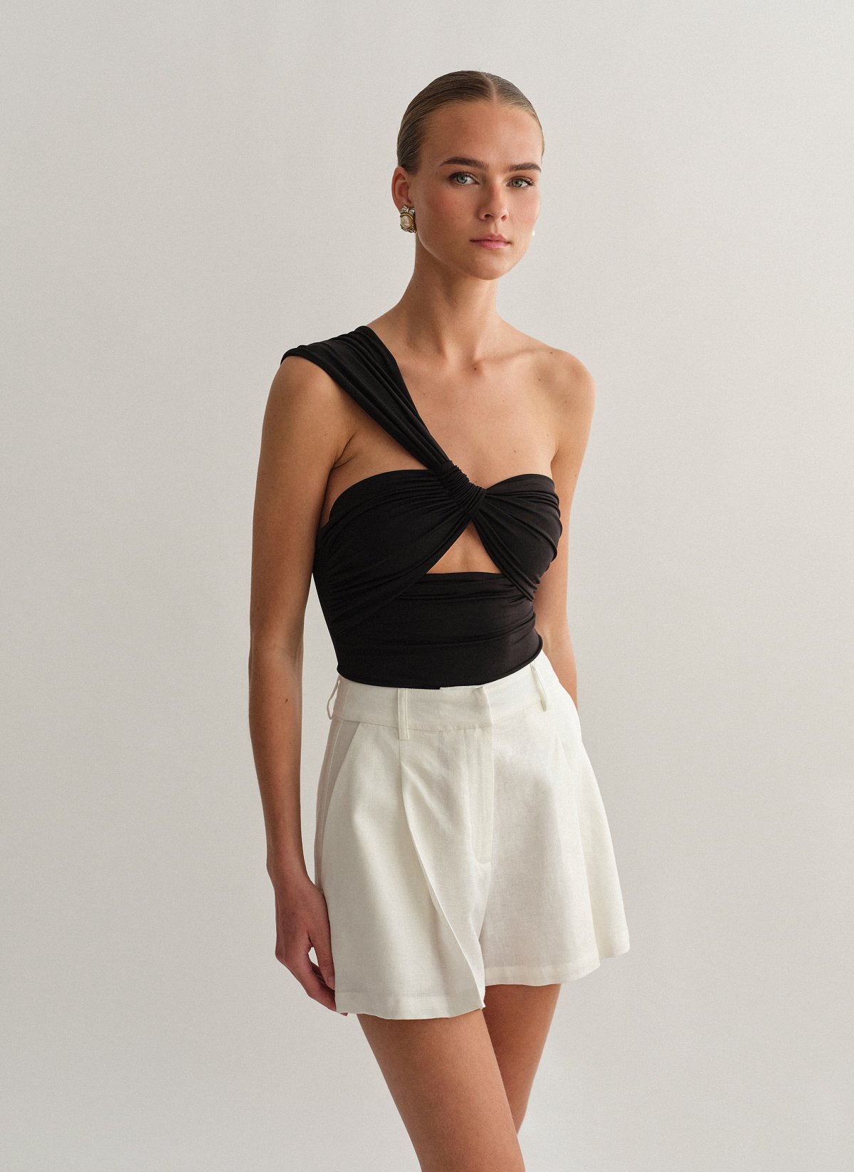 Linen darted shorts-42