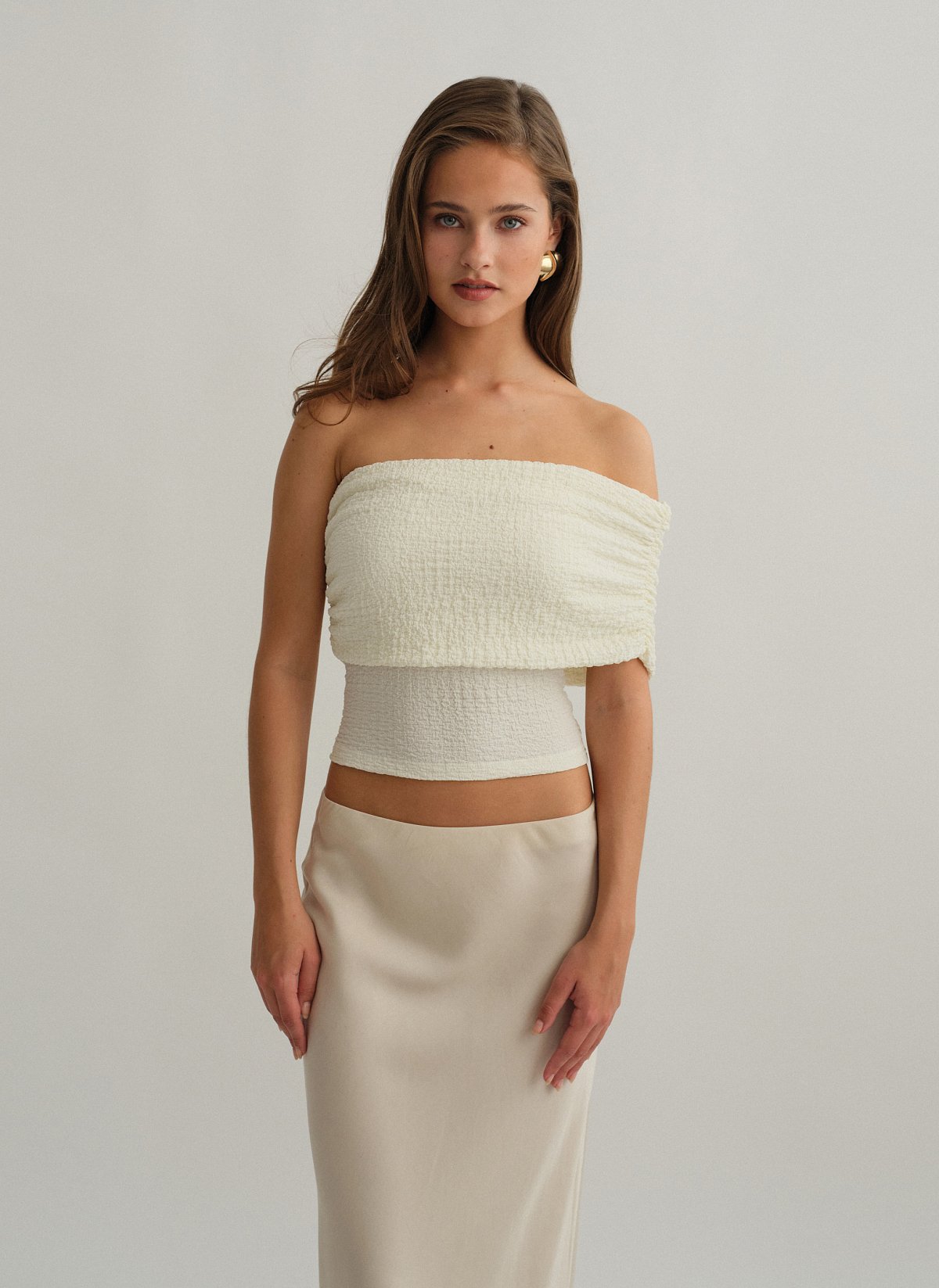 Γυναικεία off-shoulder μπλούζα σε ανάγλυφη υφή