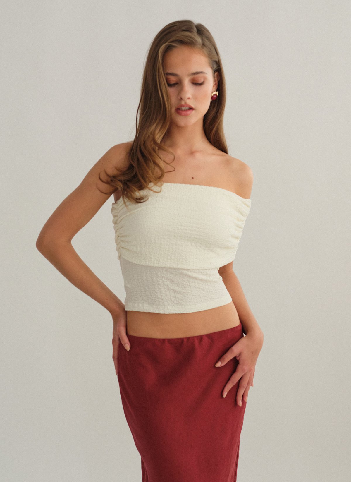 Γυναικεία off-shoulder μπλούζα σε ανάγλυφη υφή