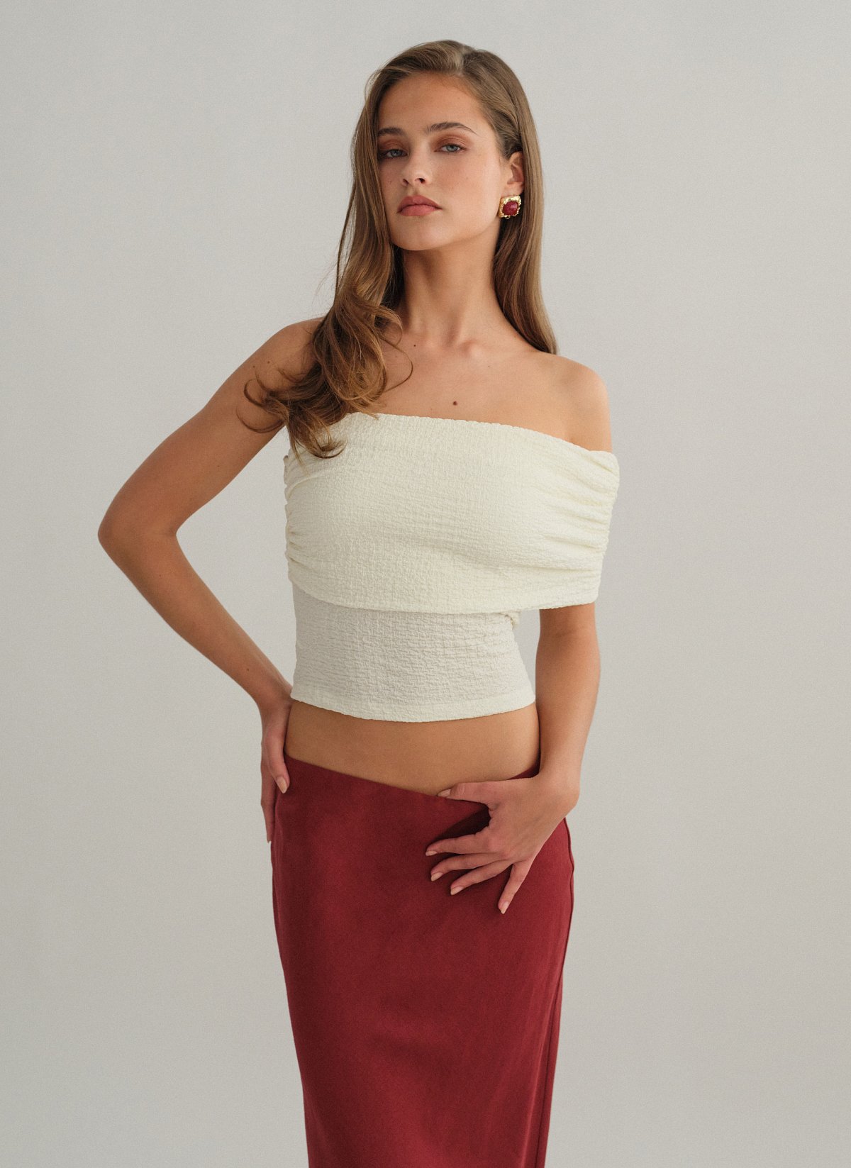 Γυναικεία off-shoulder μπλούζα σε ανάγλυφη υφή