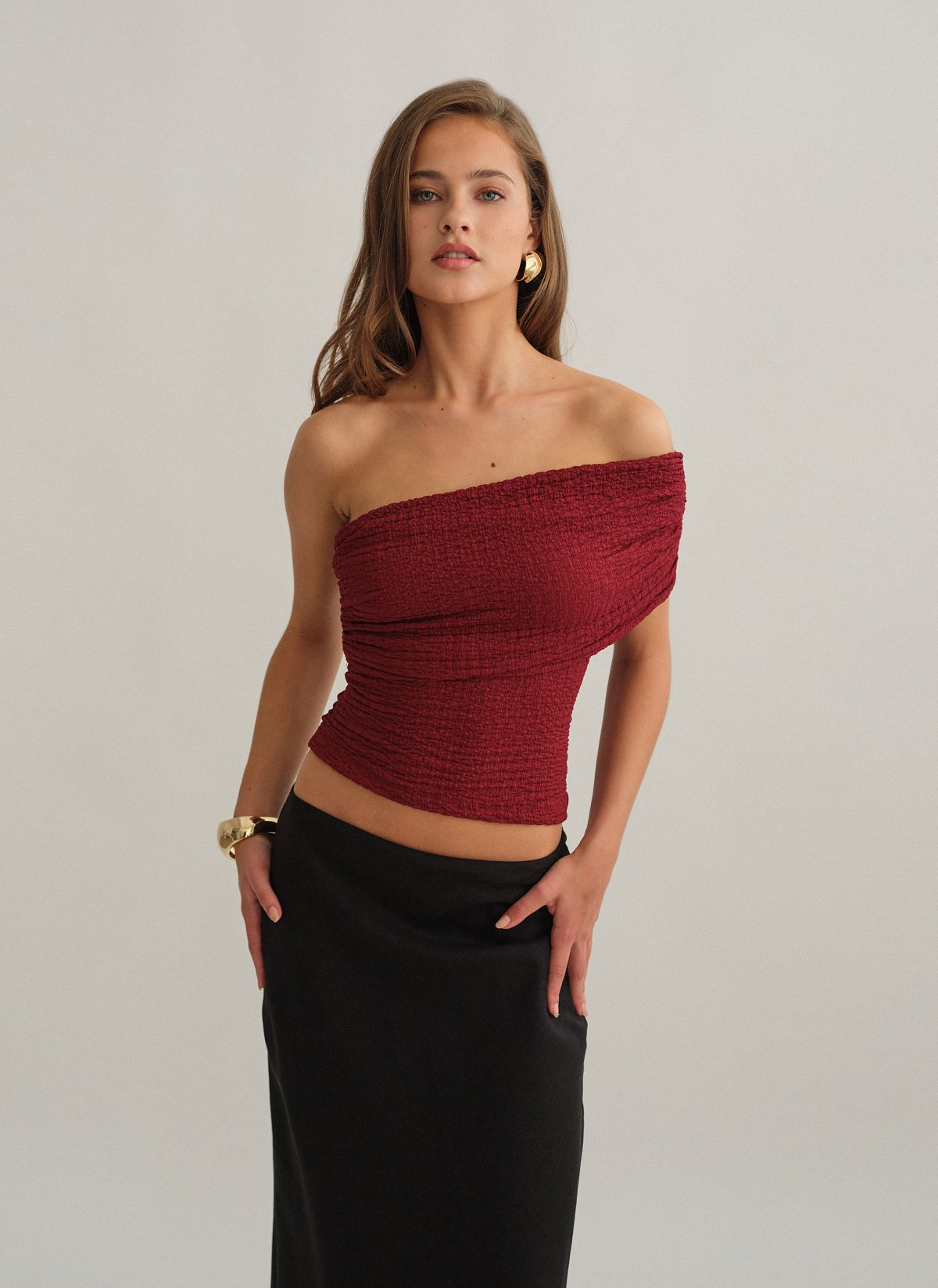 Γυναικεία off-shoulder μπλούζα σε ανάγλυφη υφή