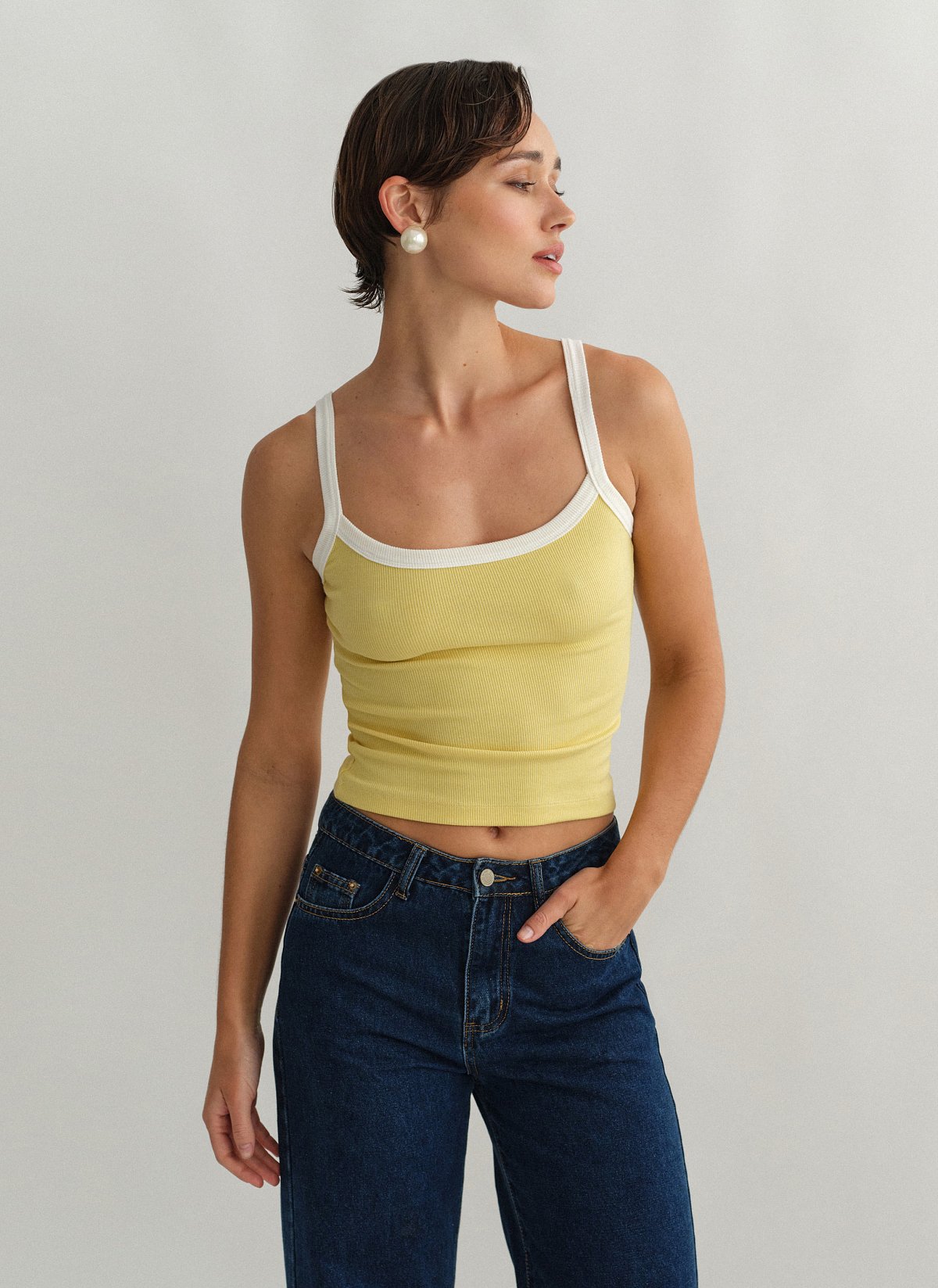 Γυναικεία αμάνικη μπλούζα ριπ με χρωματική αντίθεση