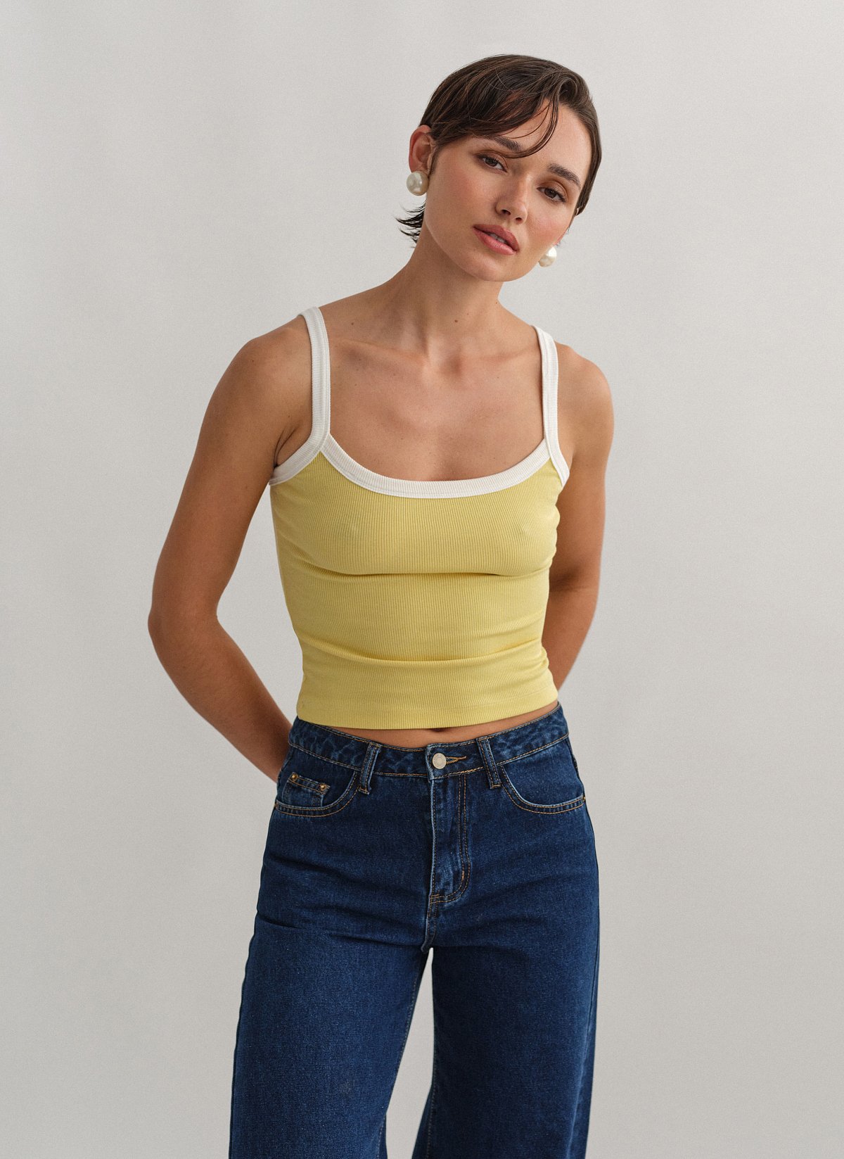 Γυναικεία αμάνικη μπλούζα ριπ με χρωματική αντίθεση