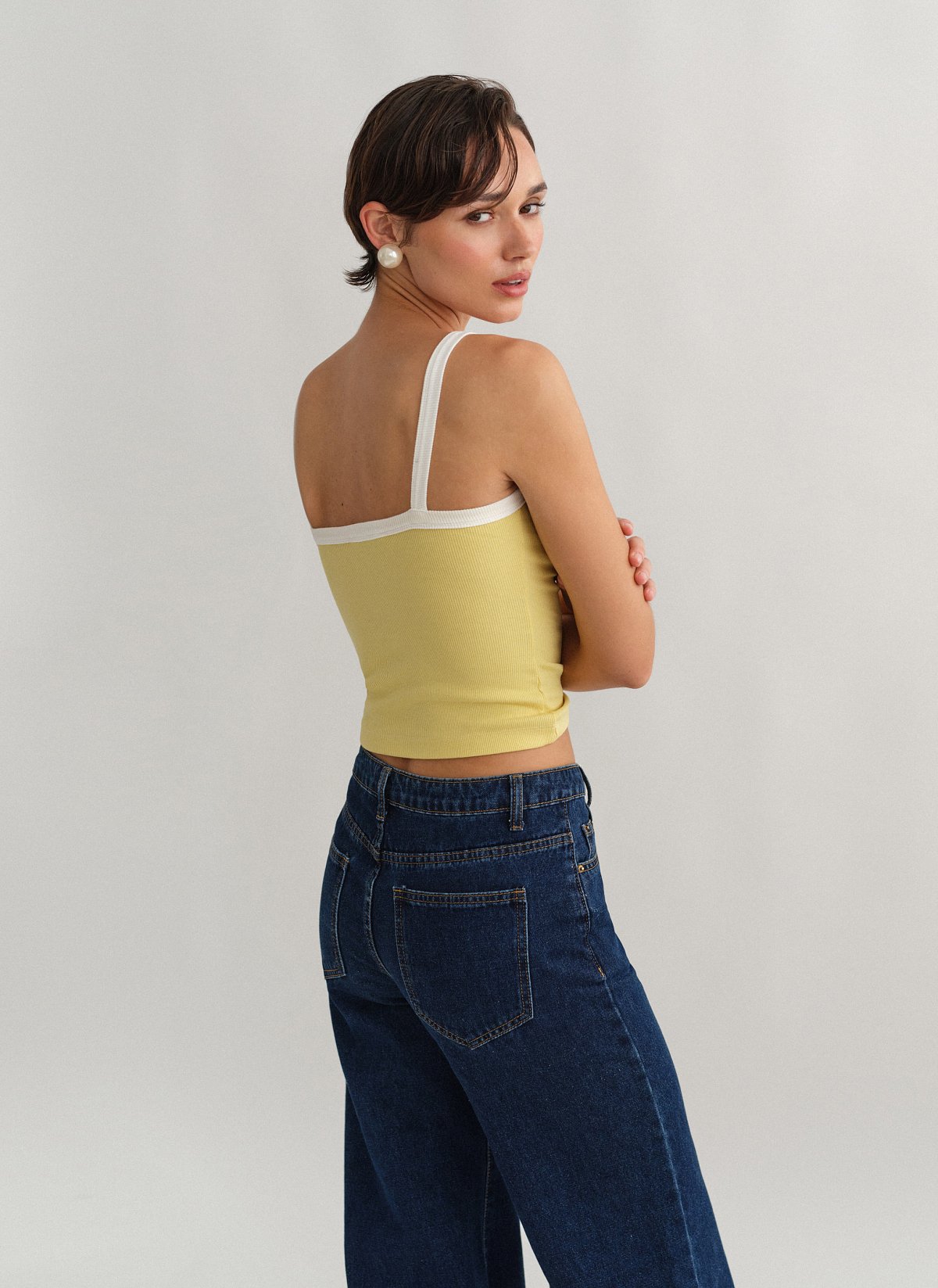 Γυναικεία αμάνικη μπλούζα ριπ με χρωματική αντίθεση