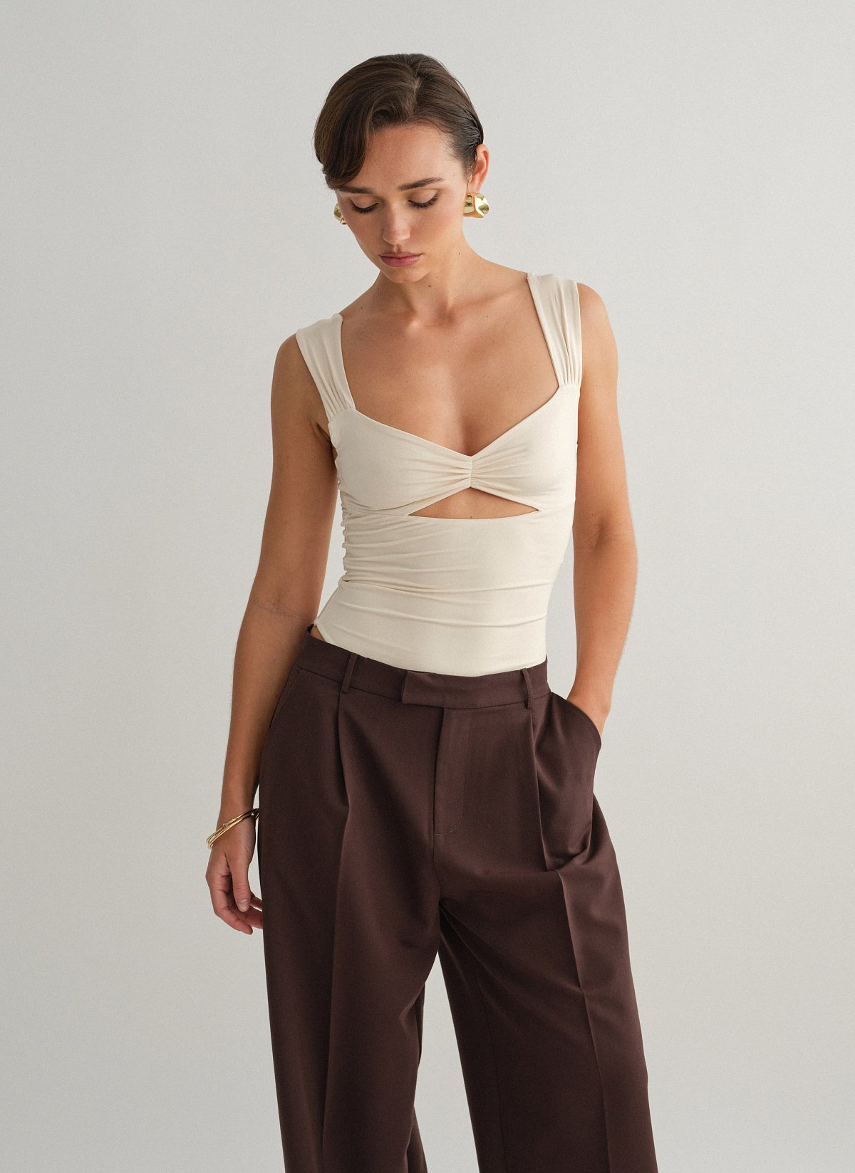 Γυναικείο κορμάκι cut-out με σούρες