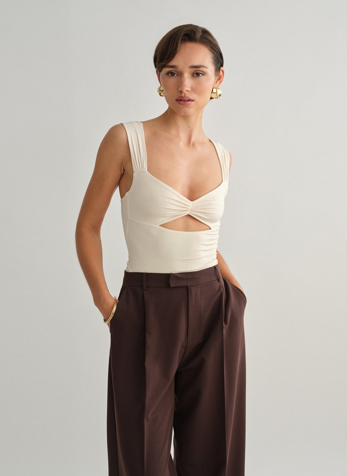 Γυναικείο κορμάκι cut-out με σούρες