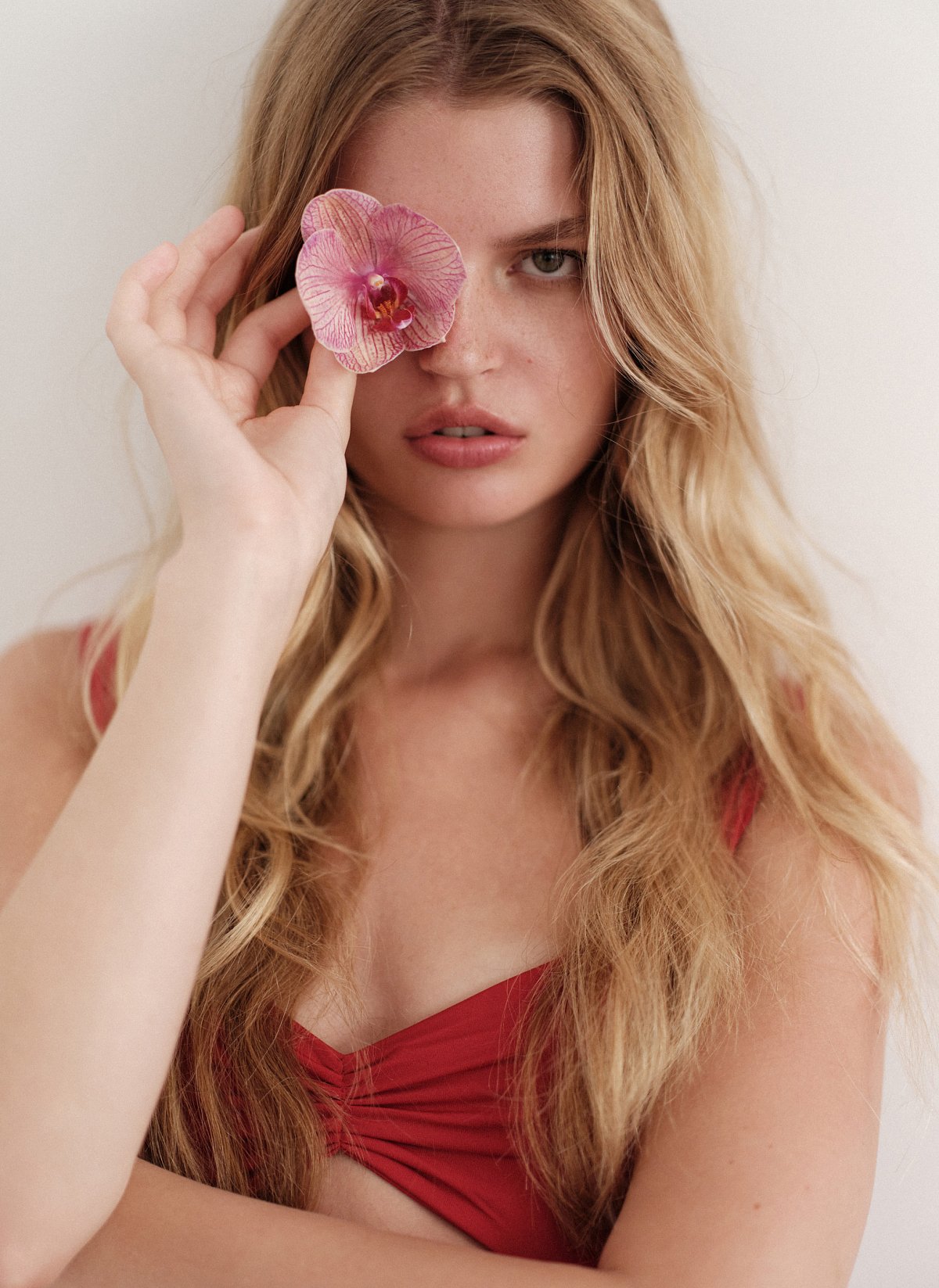 Γυναικείο κορμάκι cut-out με σούρες