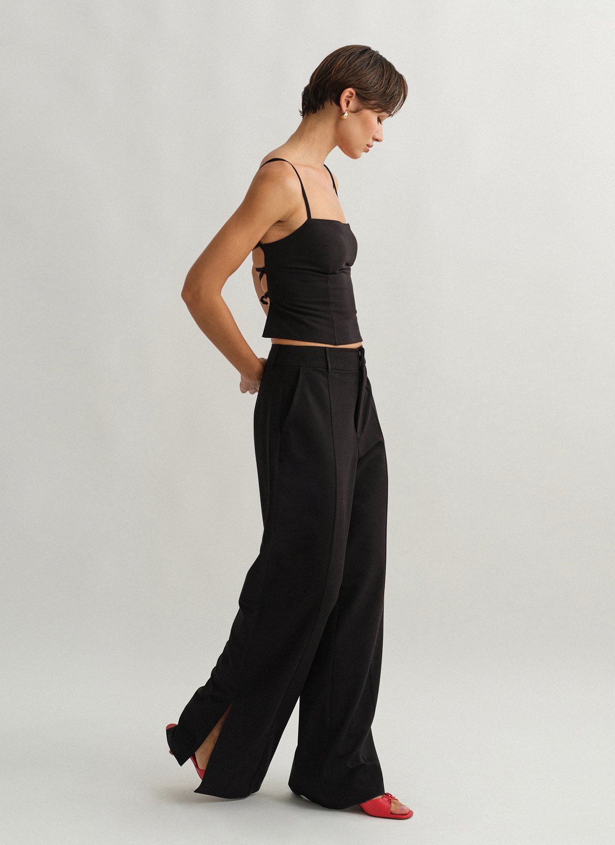 Γυναικείο υφασμάτινο παντελόνι με σκίσιμο