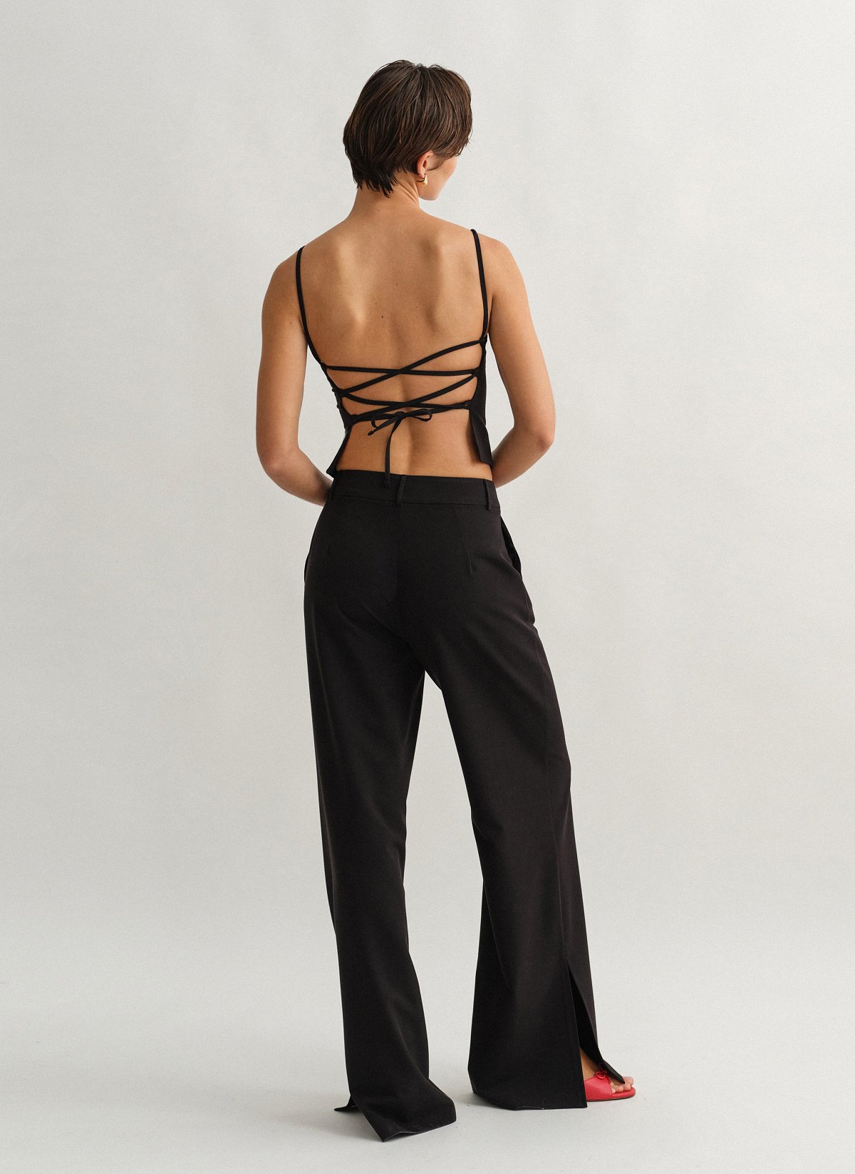 Γυναικείο υφασμάτινο παντελόνι με σκίσιμο