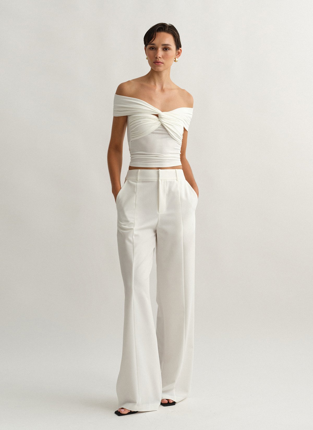 Γυναικείο υφασμάτινο παντελόνι με σκίσιμο