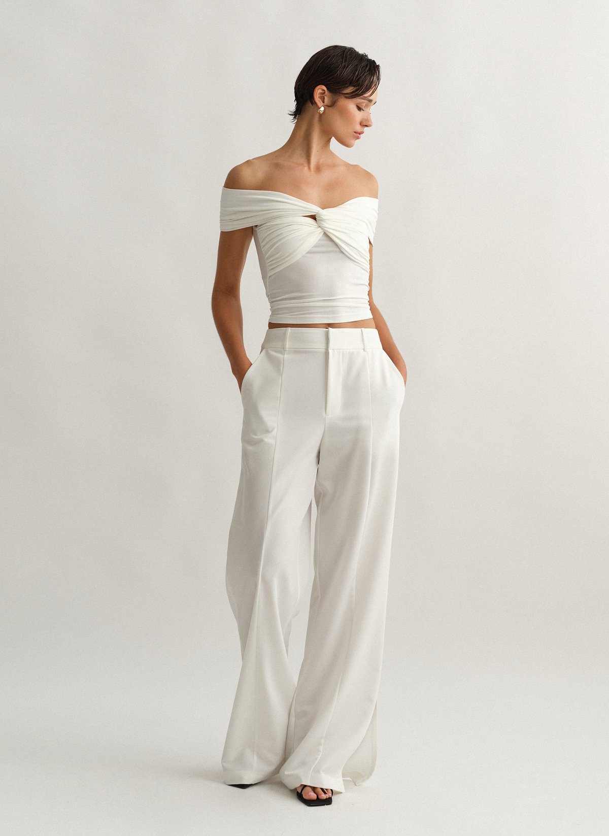 Γυναικείο υφασμάτινο παντελόνι με σκίσιμο