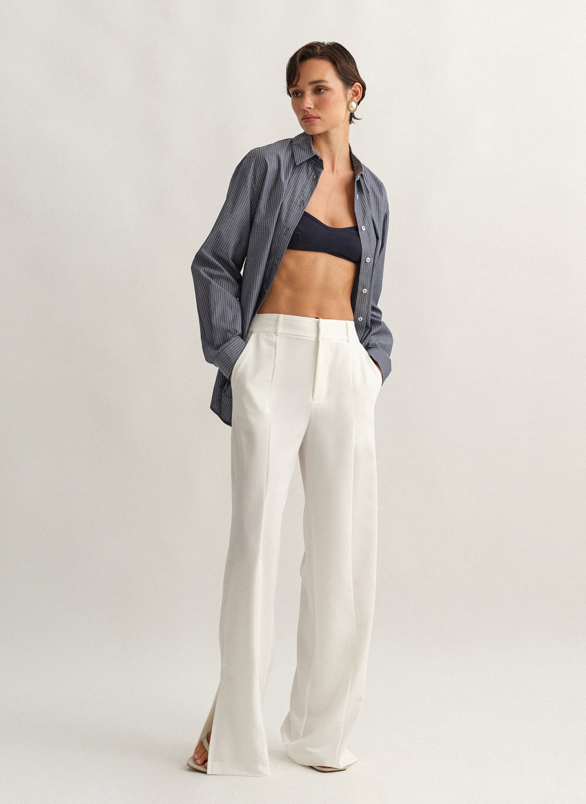 Γυναικείο υφασμάτινο παντελόνι με σκίσιμο