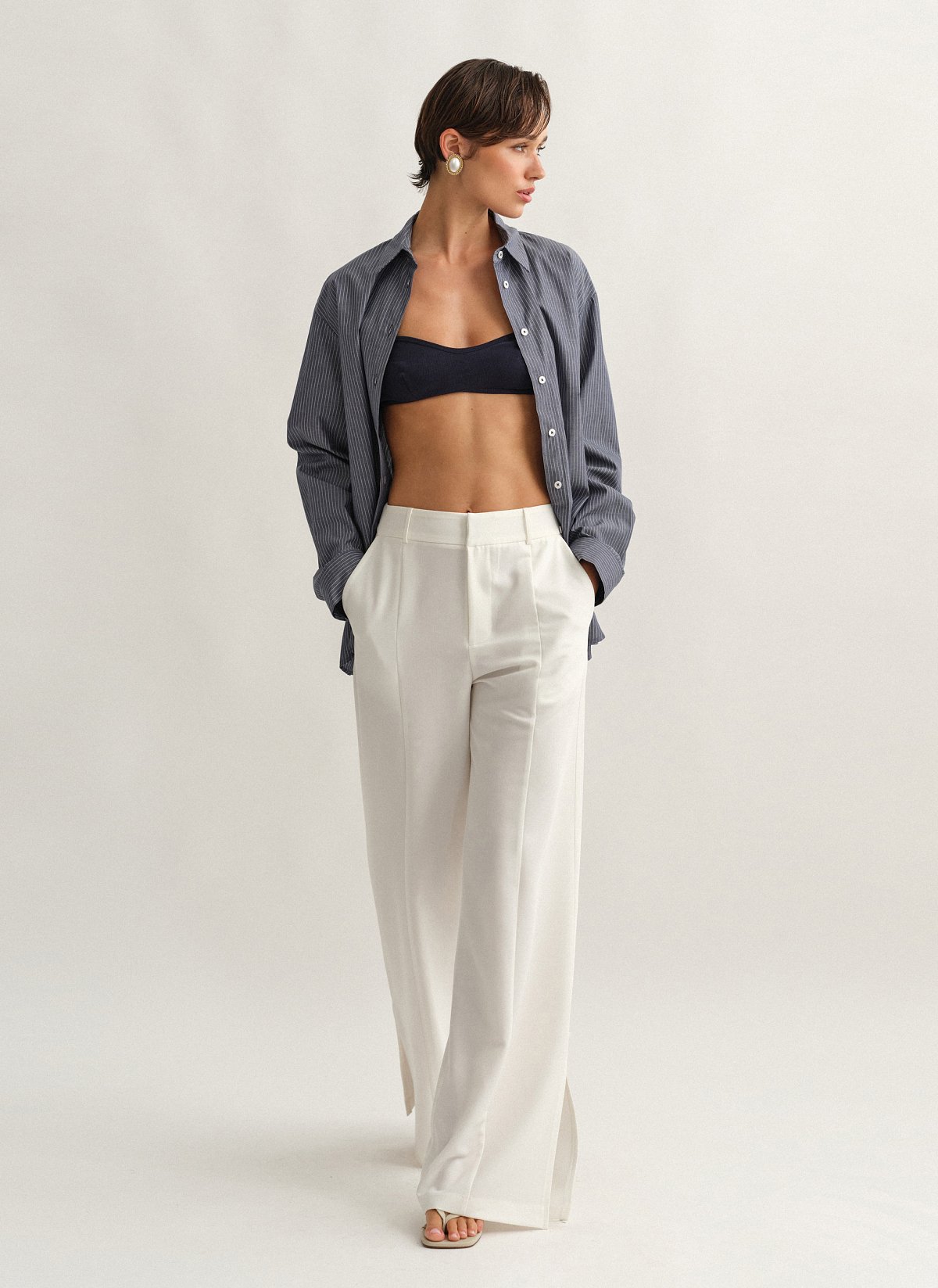 Γυναικείο υφασμάτινο παντελόνι με σκίσιμο