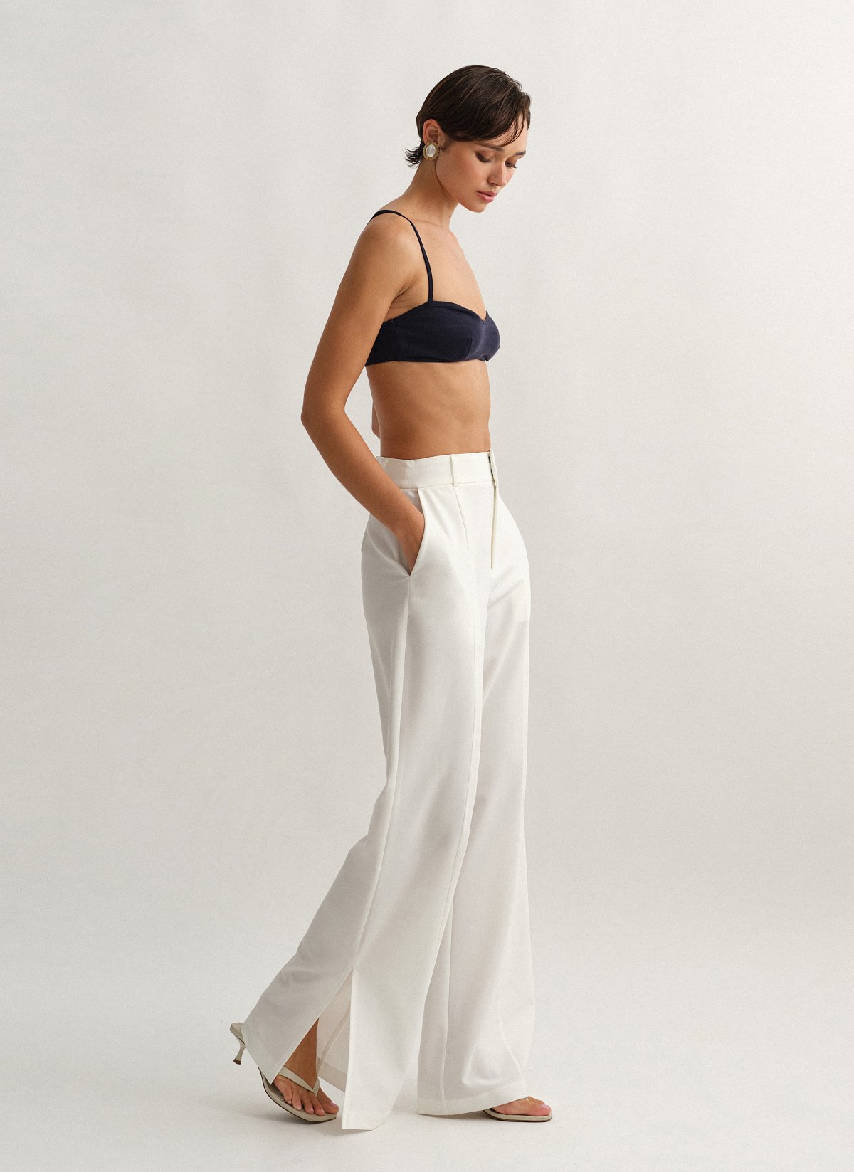 Γυναικείο υφασμάτινο παντελόνι με σκίσιμο