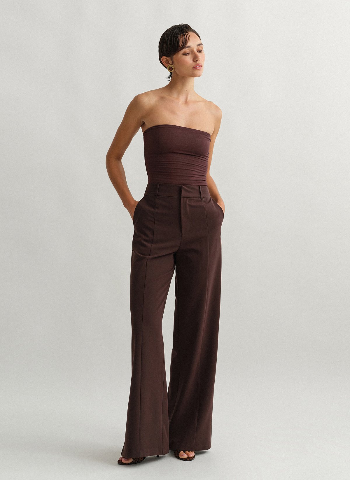 Γυναικείο υφασμάτινο παντελόνι με σκίσιμο