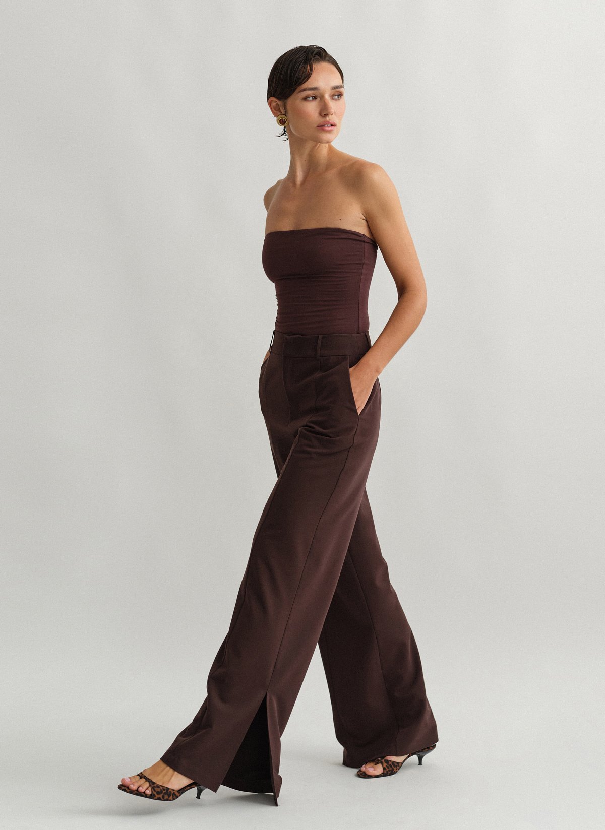 Γυναικείο υφασμάτινο παντελόνι με σκίσιμο