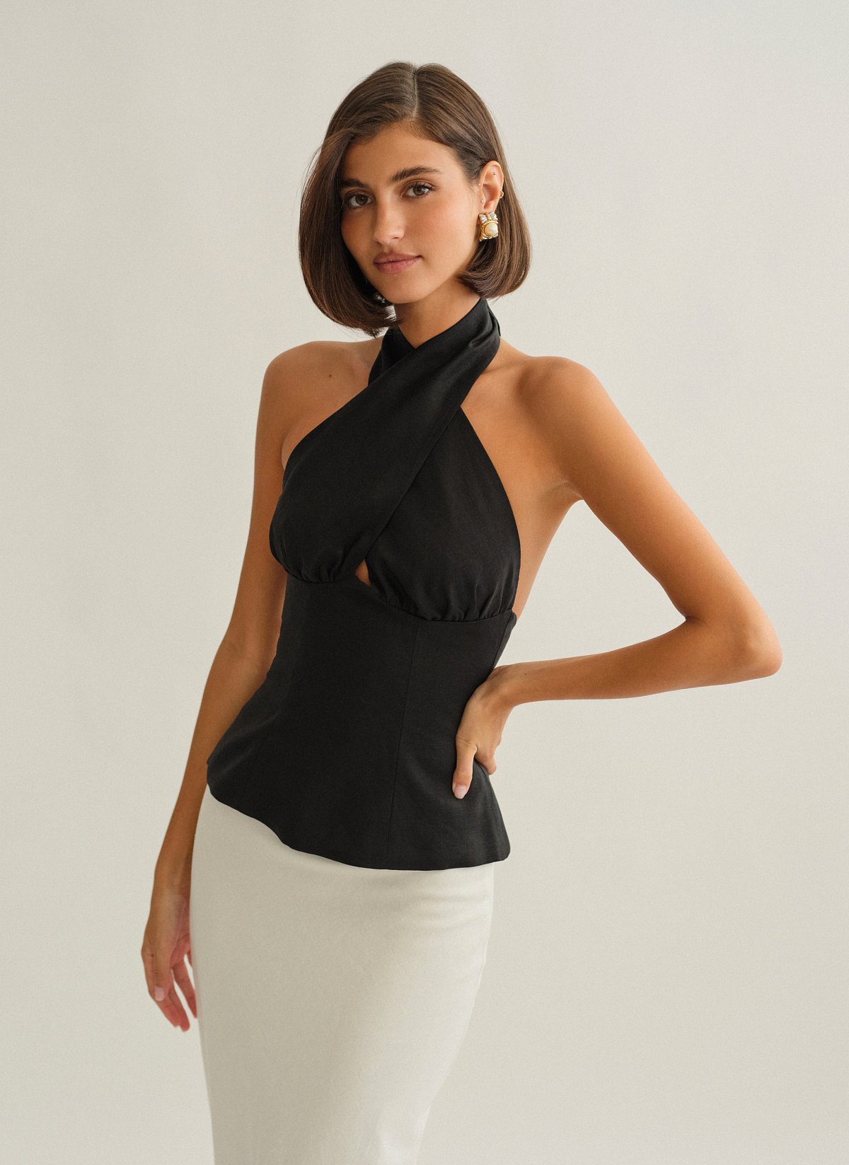 Γυναικείο λινό τοπ halter με χιαστί δέσιμο