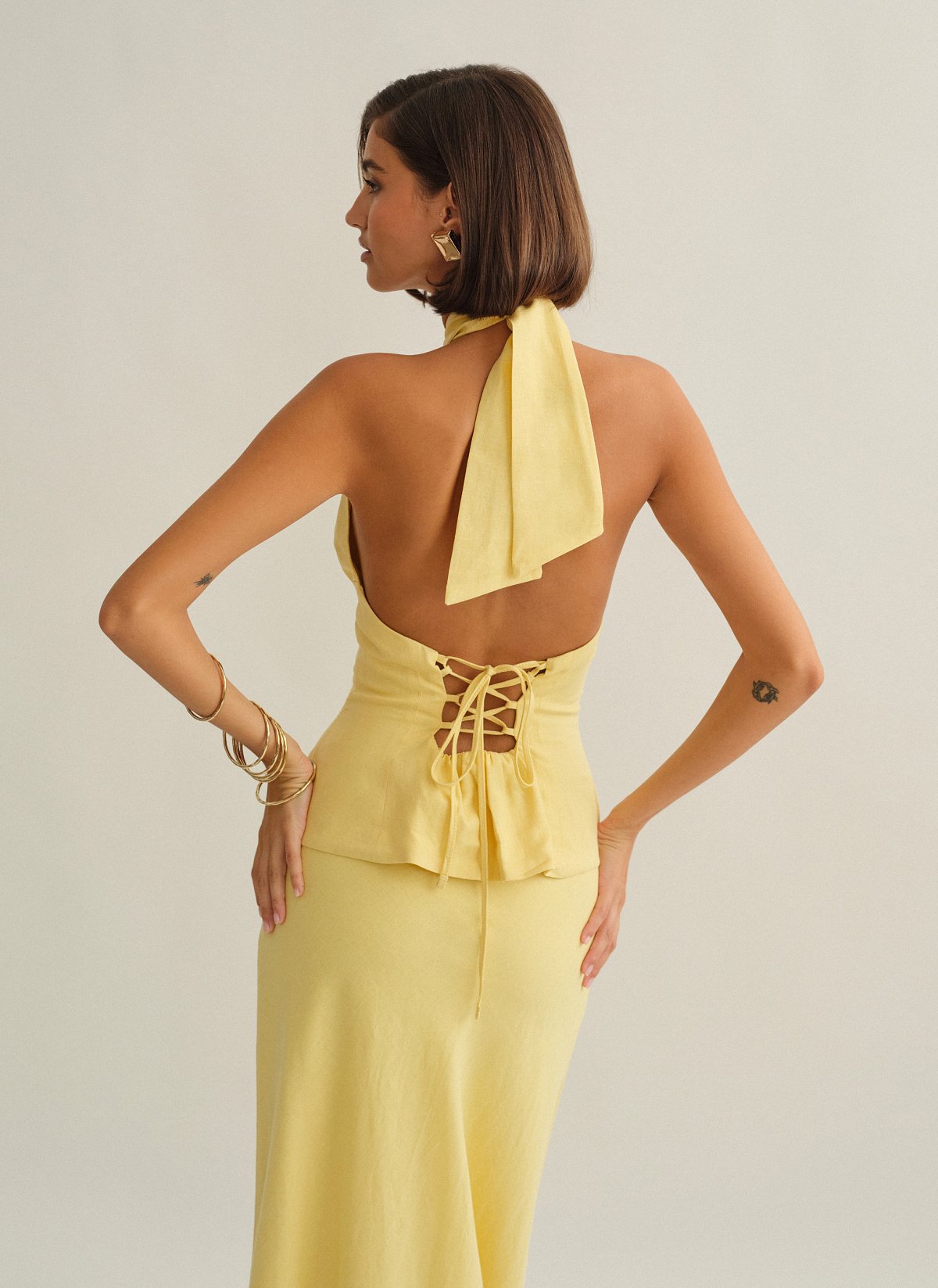 Γυναικείο λινό τοπ halter με χιαστί δέσιμο