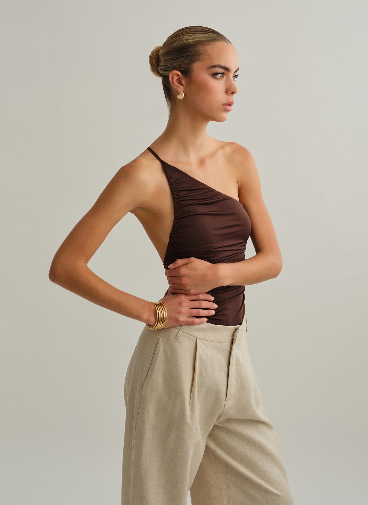 Γυναικείο one-shoulder κορμάκι με σούρες