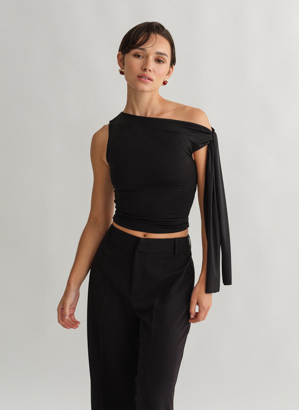 Γυναικείο αμάνικο τοπ με δέσιμο στον ώμο