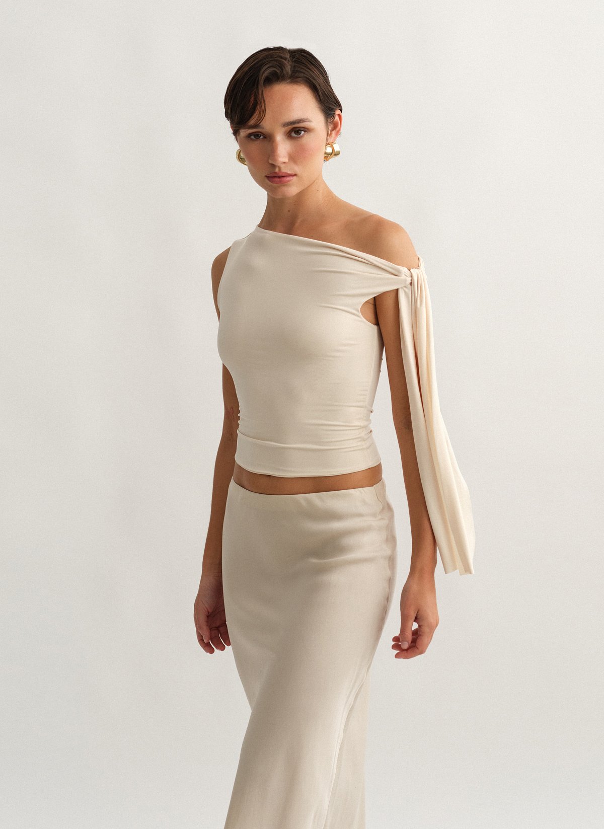 Γυναικείο αμάνικο τοπ με δέσιμο στον ώμο