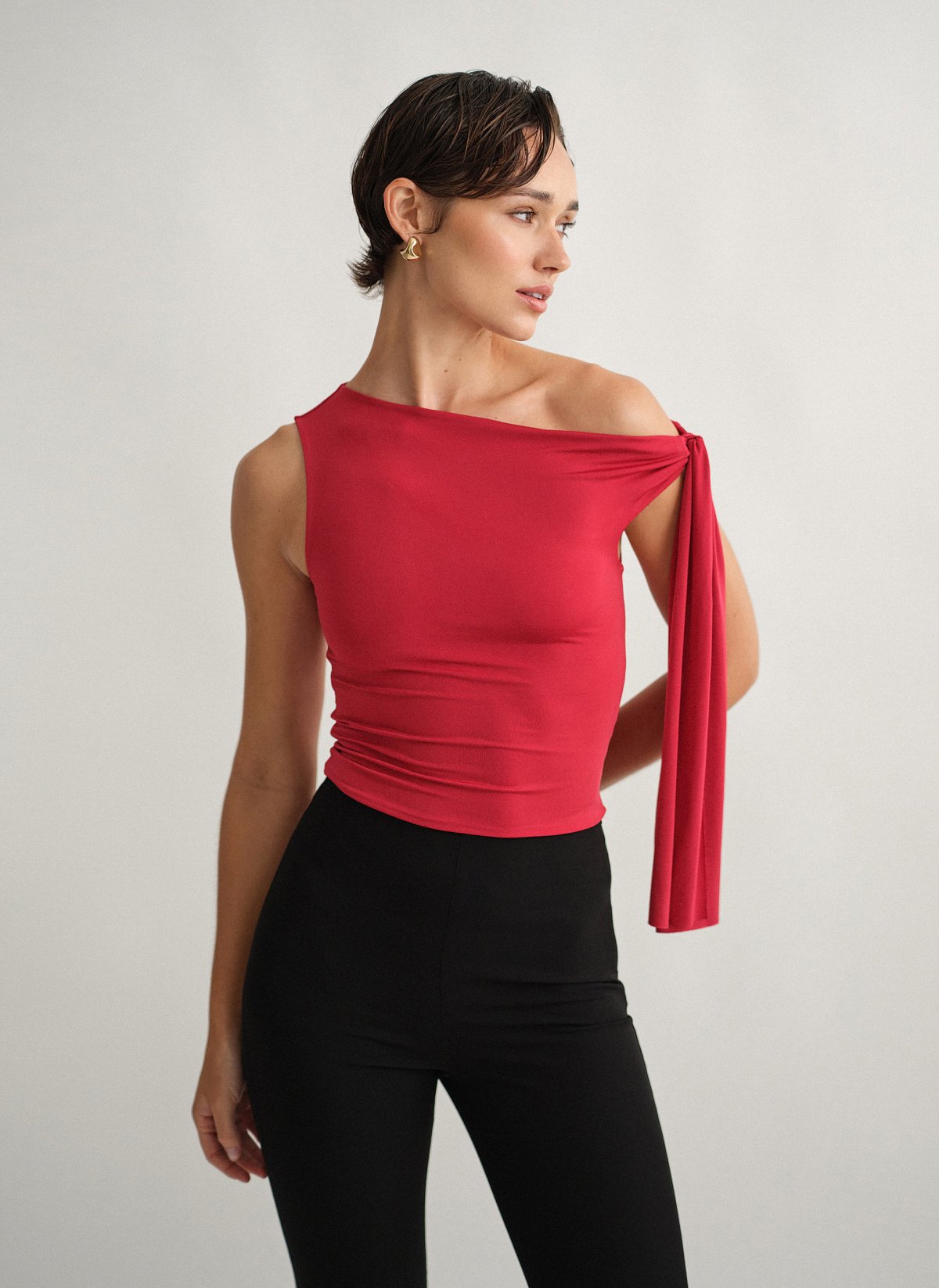 Γυναικείο αμάνικο τοπ με δέσιμο στον ώμο