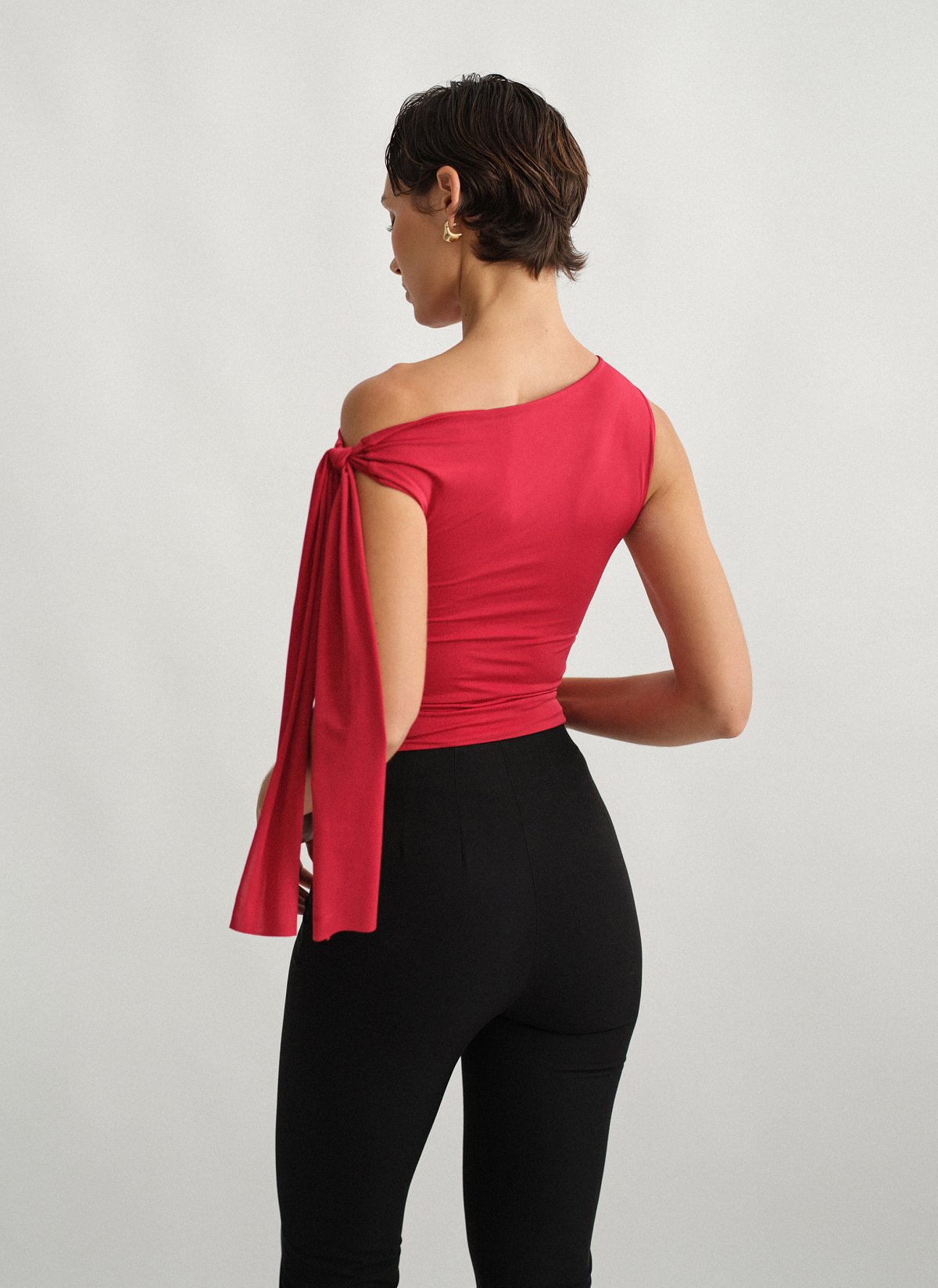 Γυναικείο αμάνικο τοπ με δέσιμο στον ώμο