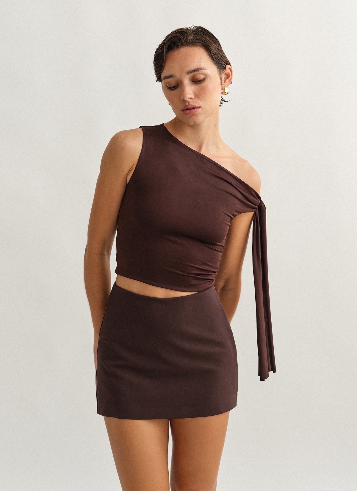 Γυναικείο αμάνικο τοπ με δέσιμο στον ώμο