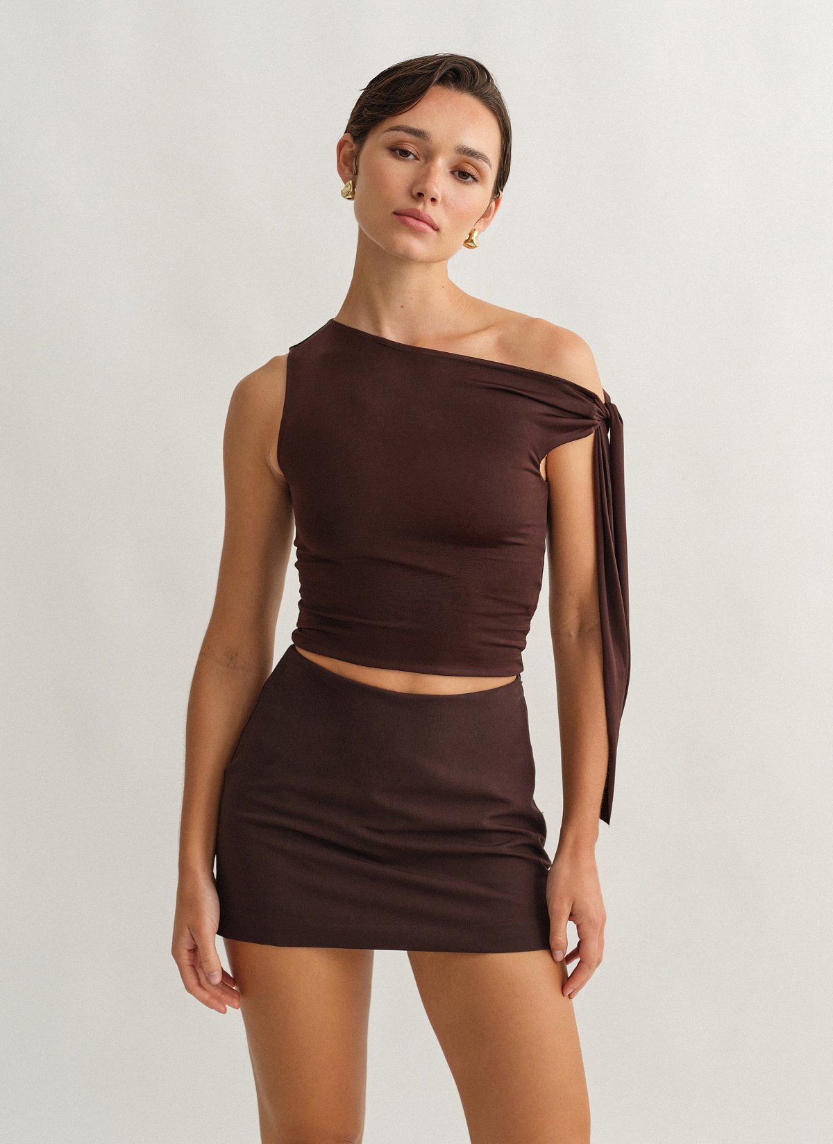 Γυναικείο αμάνικο τοπ με δέσιμο στον ώμο