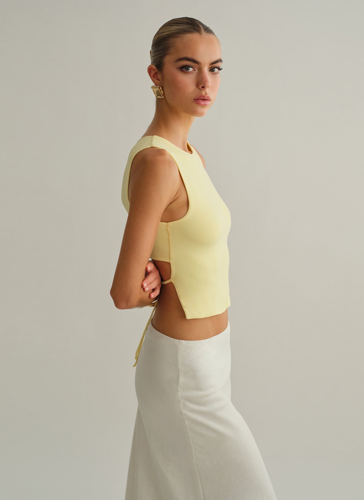 Γυναικεία αμάνικη μπλούζα bamboo με δέσιμο