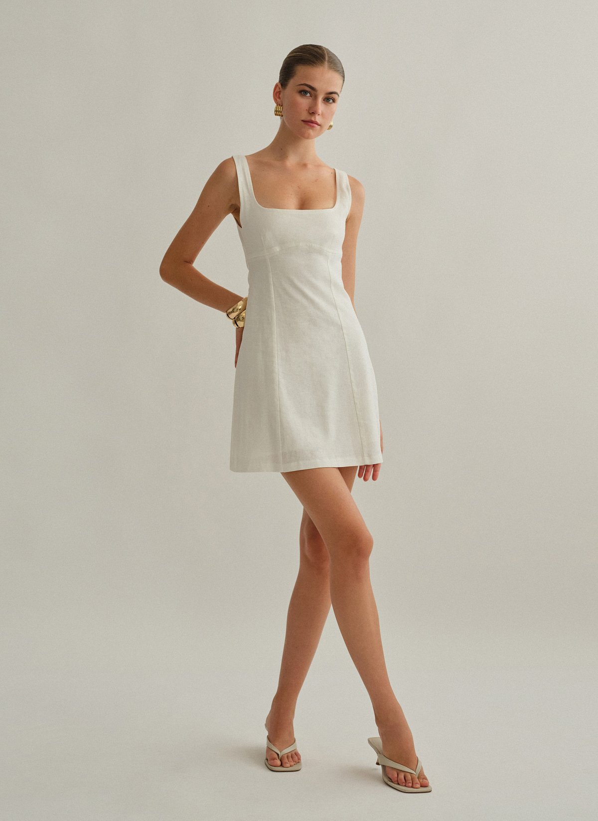 Γυναικείο αμάνικο λινό μίνι φόρεμα με δέσιμο στην πλάτη