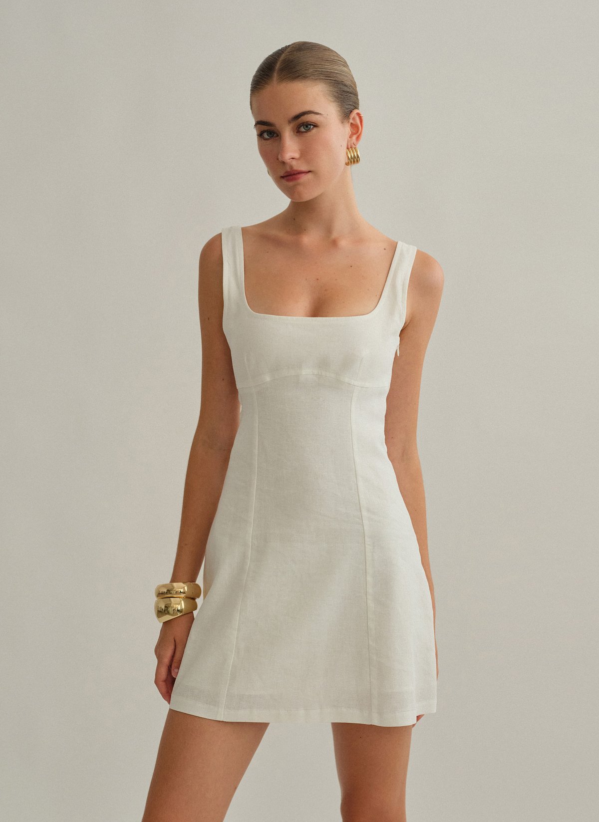 Γυναικείο αμάνικο λινό μίνι φόρεμα με δέσιμο στην πλάτη
