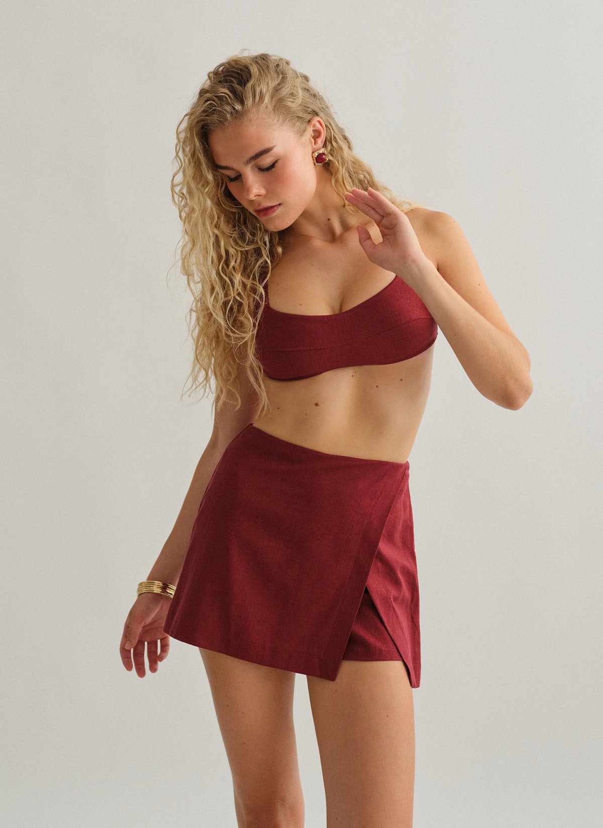 Γυναικεία λινή παντελονόφουστα με σκίσιμο