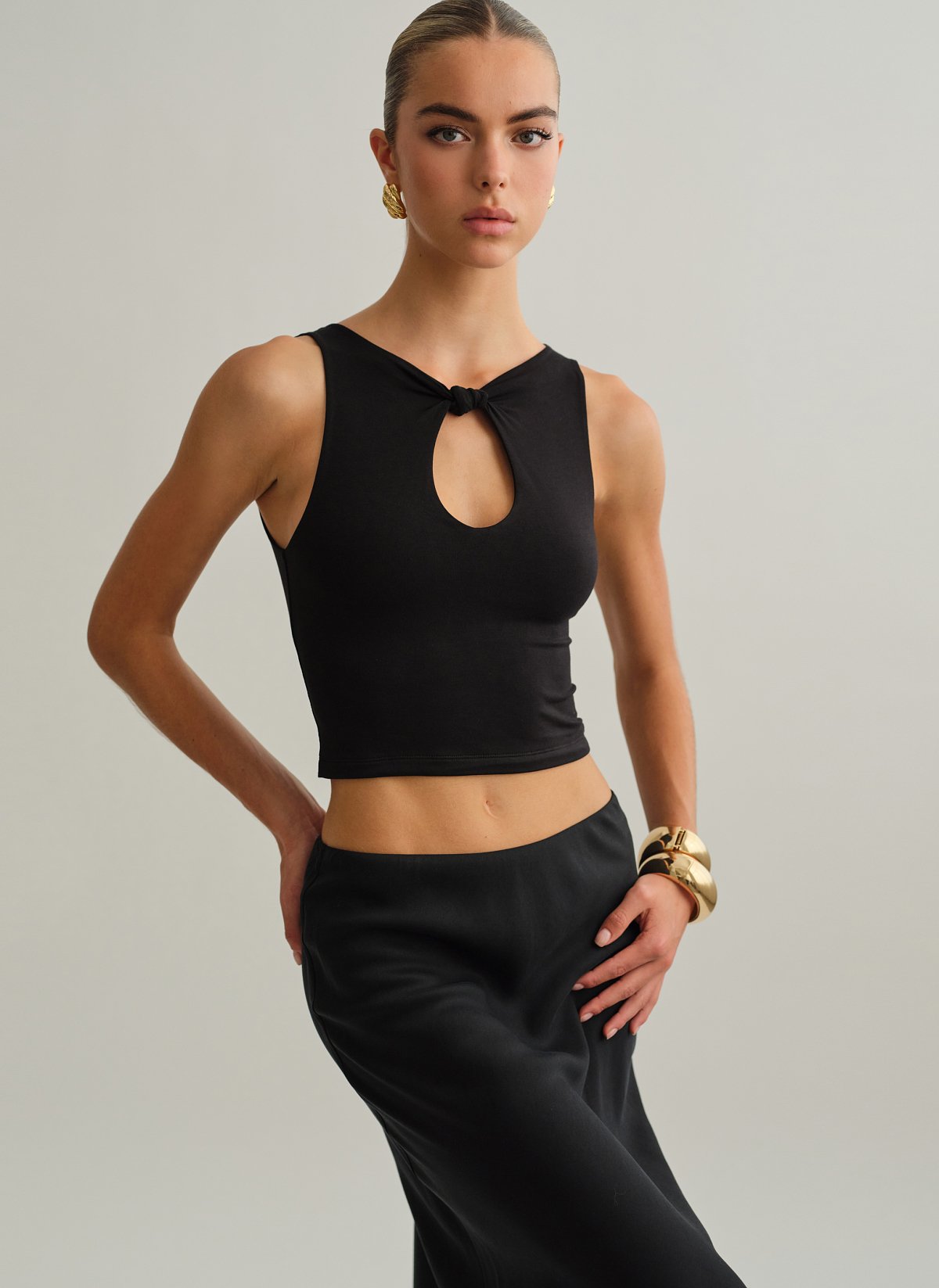 Γυναικεία αμάνικη μπλούζα bamboo με κόμπο