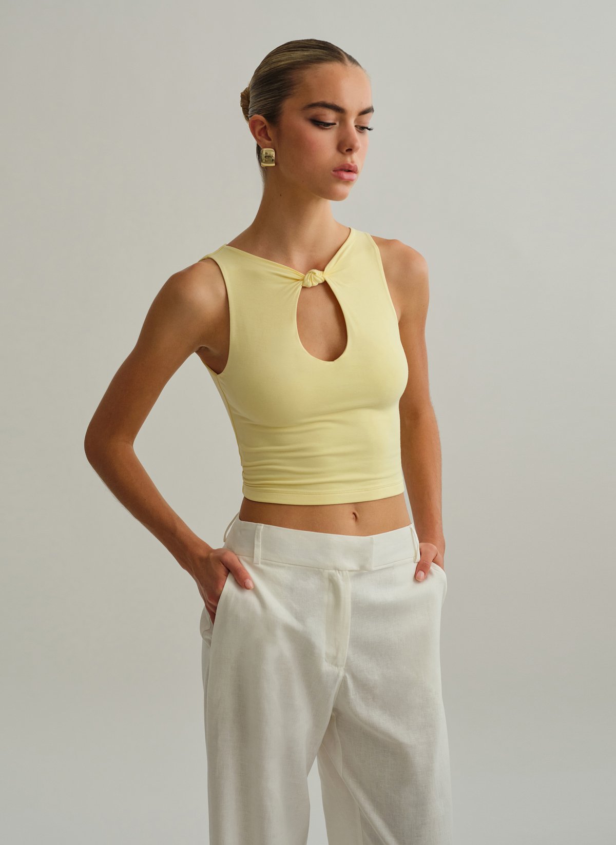 Γυναικεία αμάνικη μπλούζα bamboo με κόμπο