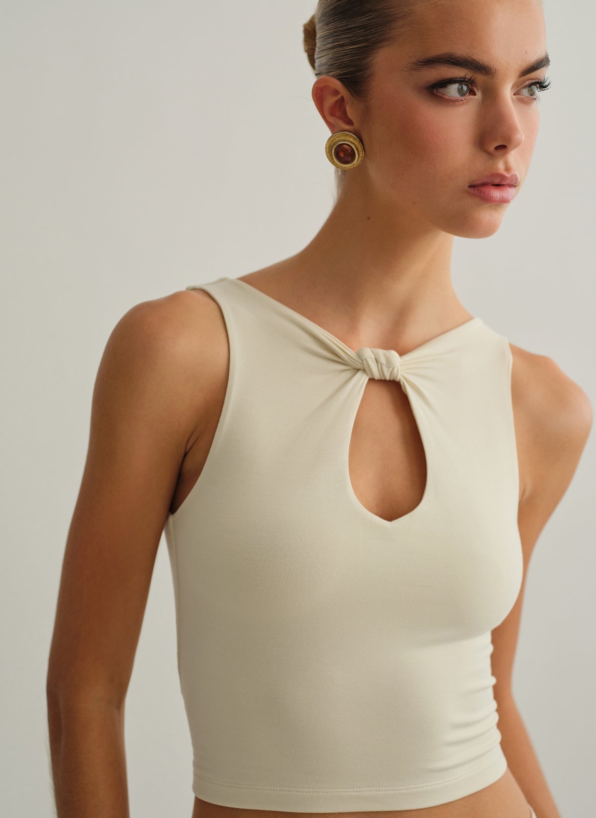 Γυναικεία αμάνικη μπλούζα bamboo με κόμπο