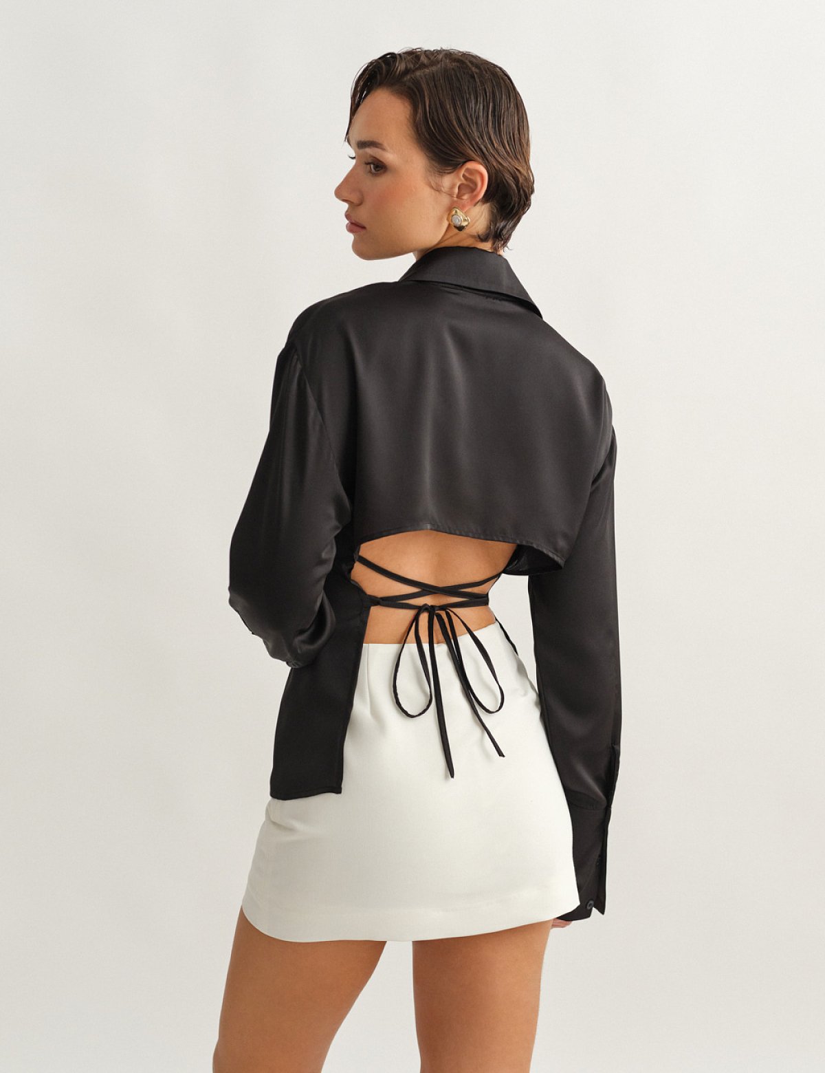 Γυναικείο σατέν πουκάμισο με χιαστί πλάτη