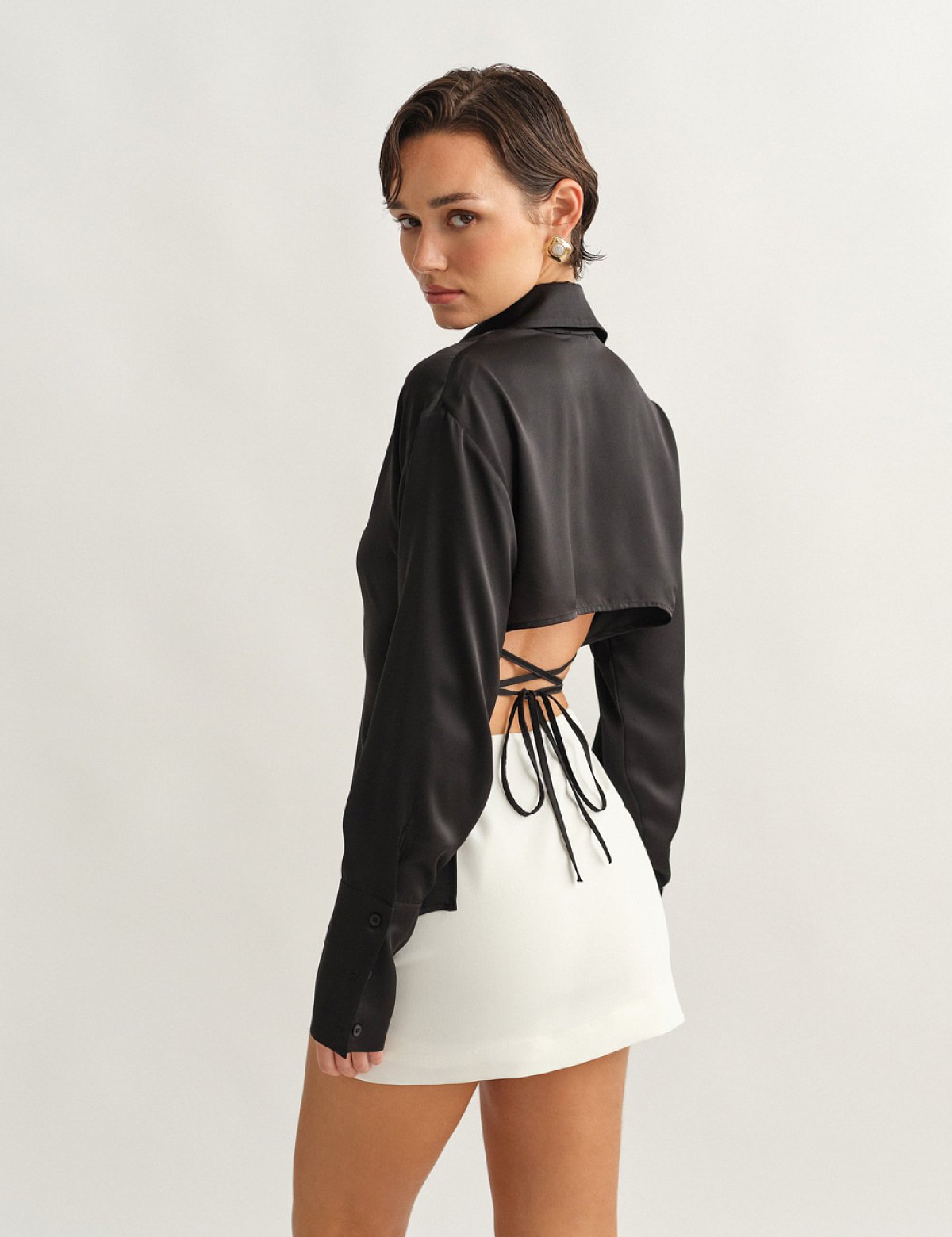 Γυναικείο σατέν πουκάμισο με χιαστί πλάτη