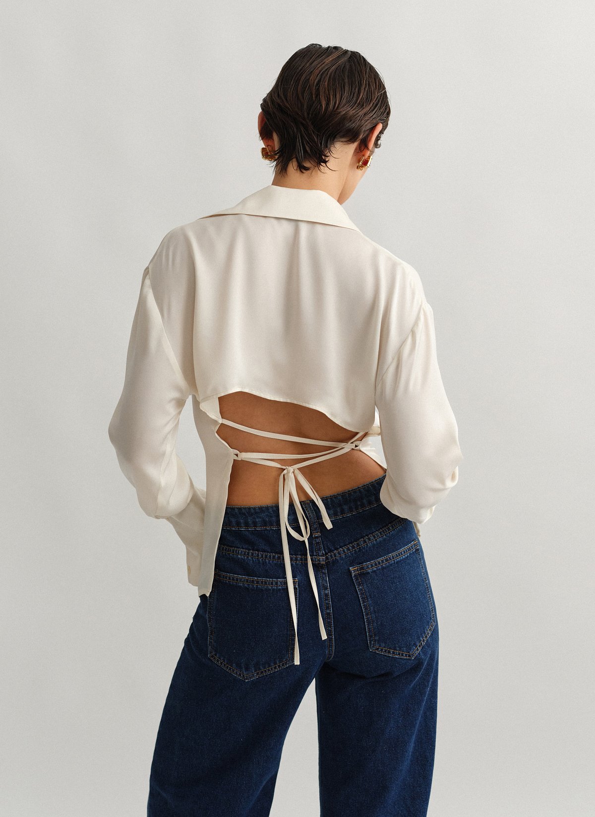 Γυναικείο σατέν πουκάμισο με χιαστί πλάτη